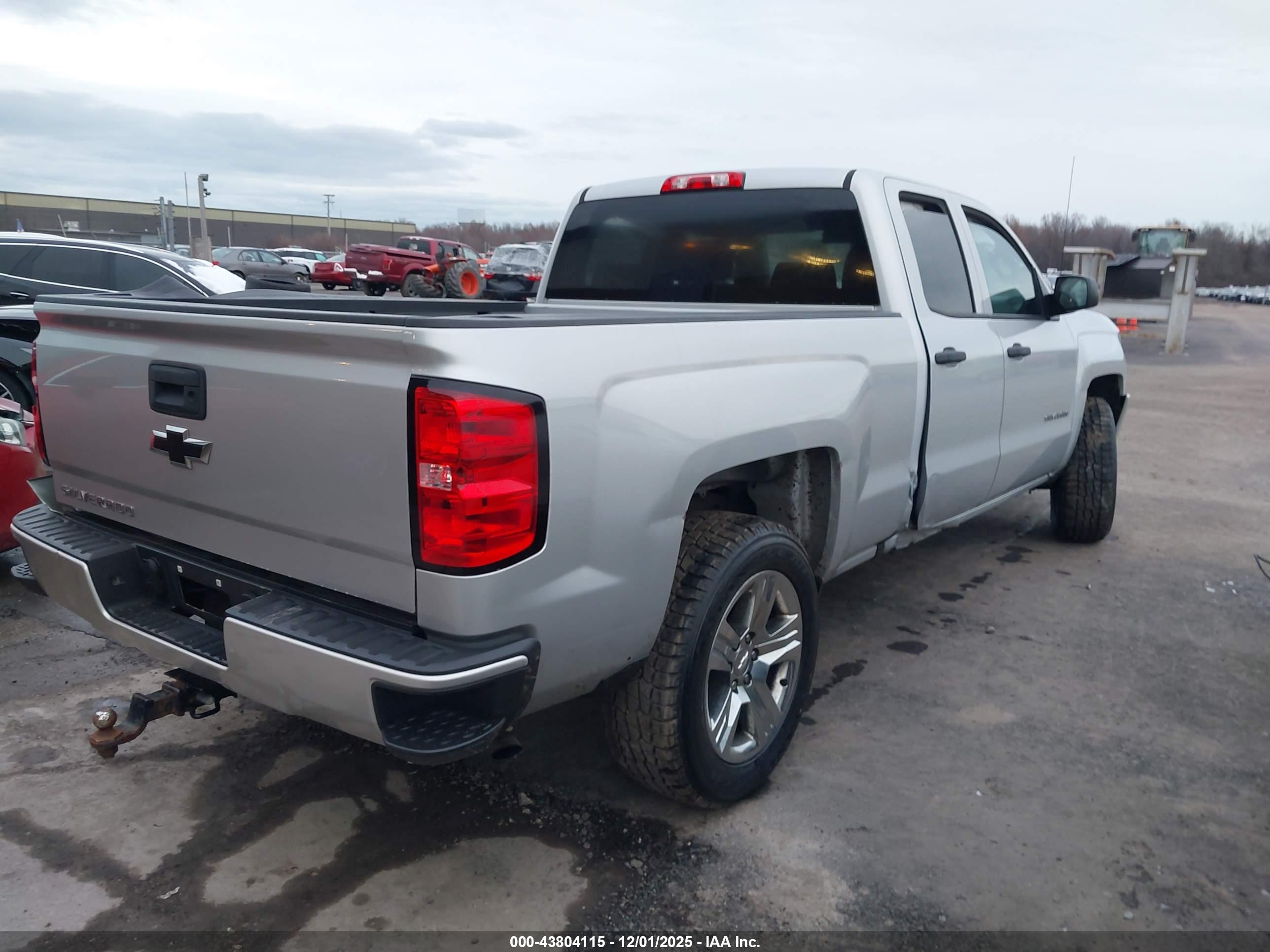 CHEVROLET SILVERADO image 4