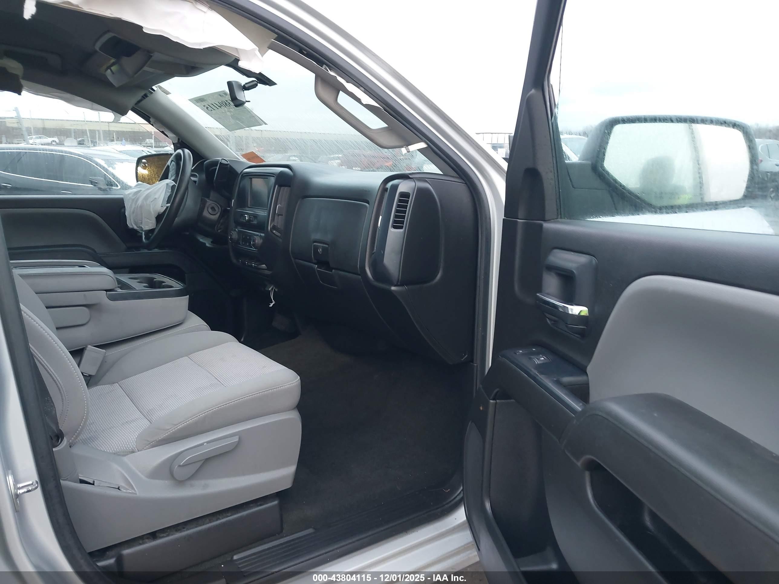 CHEVROLET SILVERADO image 5