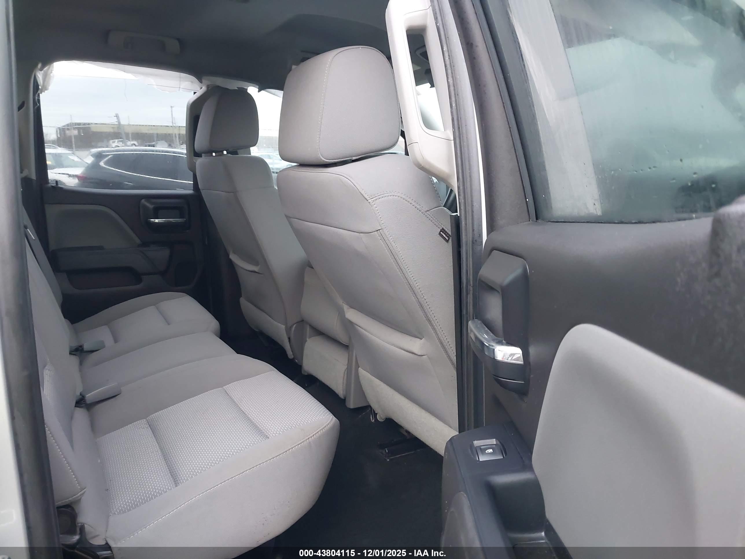 CHEVROLET SILVERADO image 8