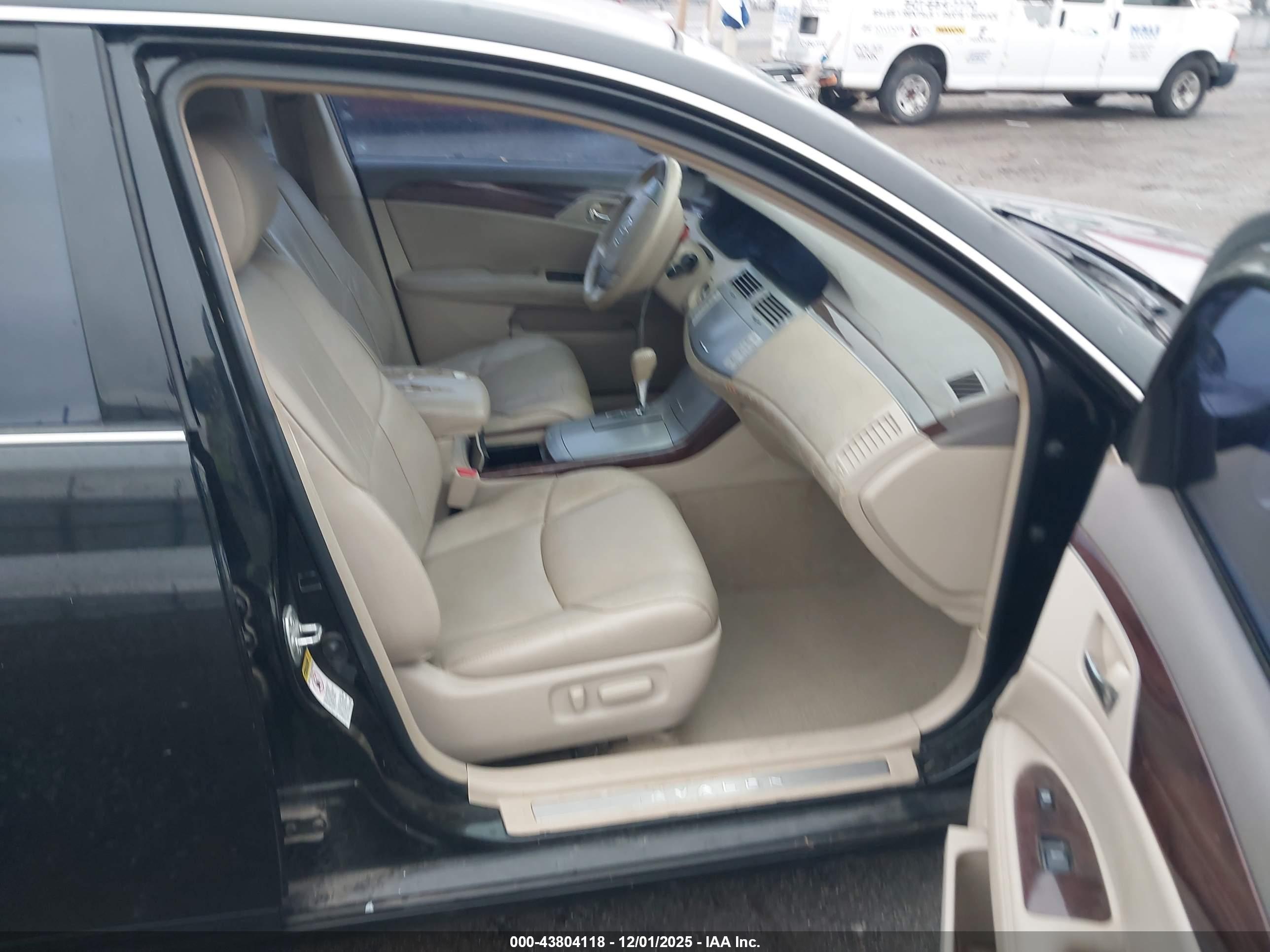 TOYOTA AVALON image 5