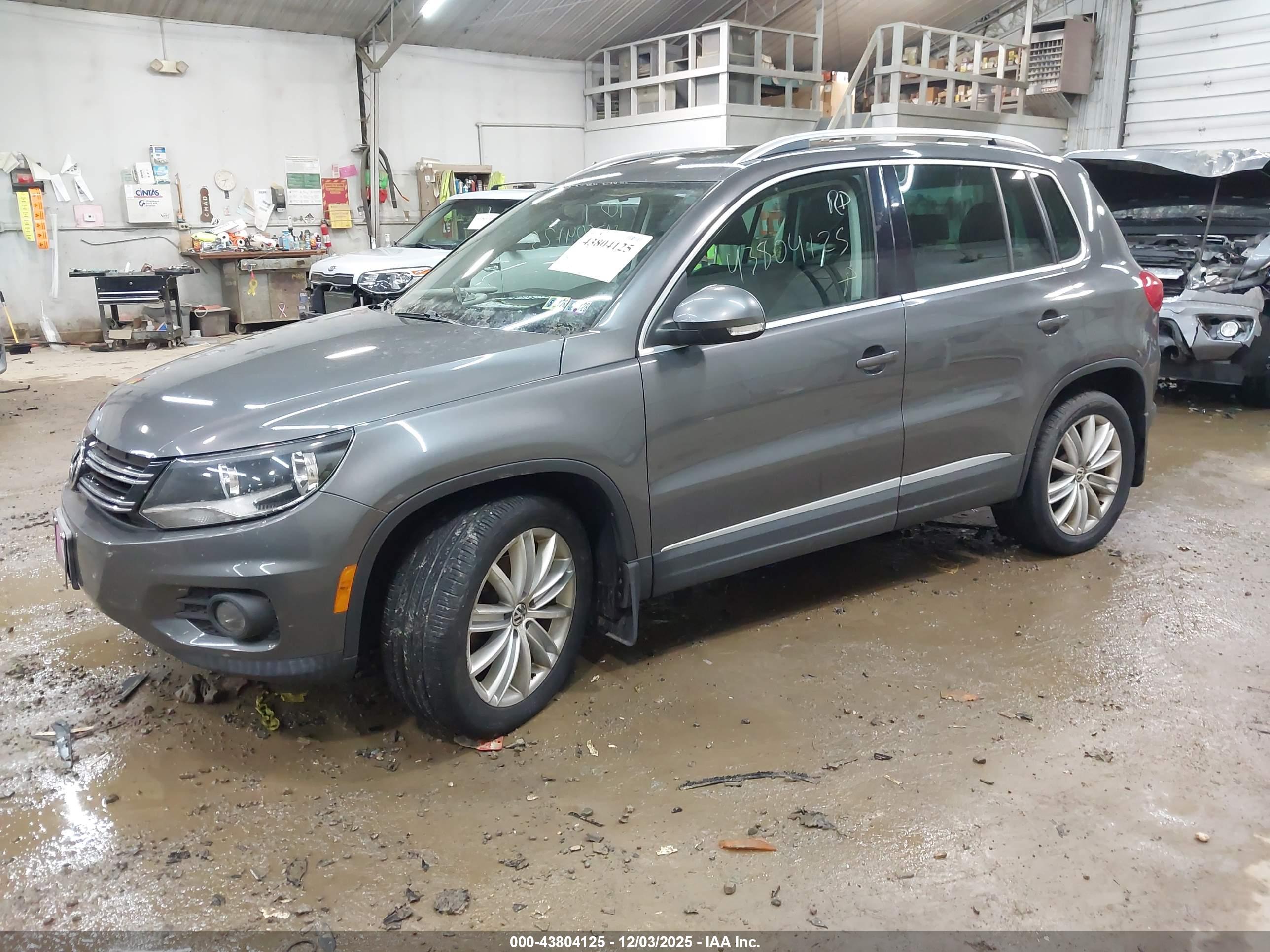 VOLKSWAGEN TIGUAN image 2