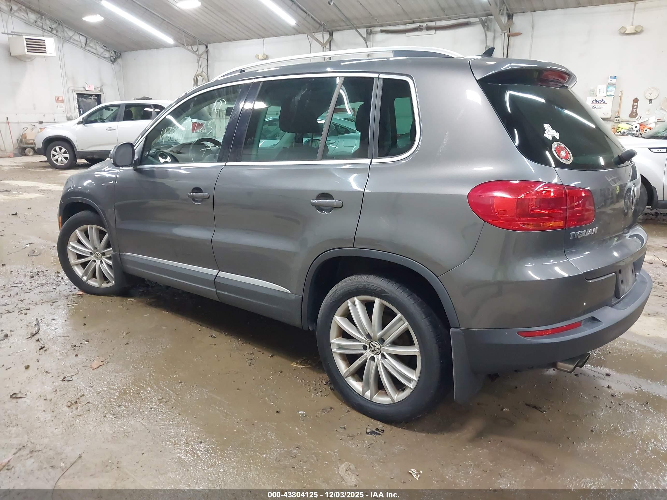 VOLKSWAGEN TIGUAN image 3