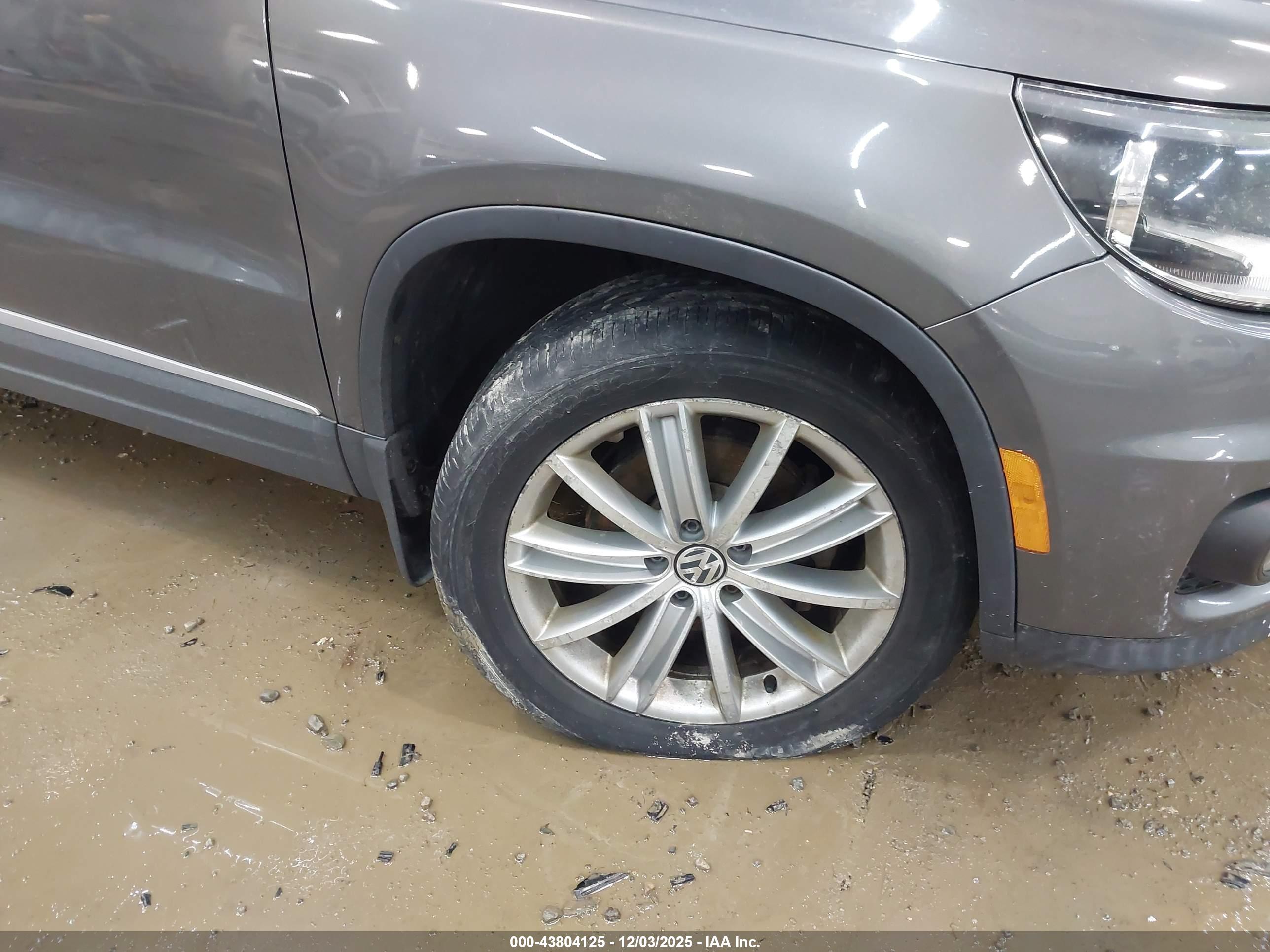 VOLKSWAGEN TIGUAN image 6