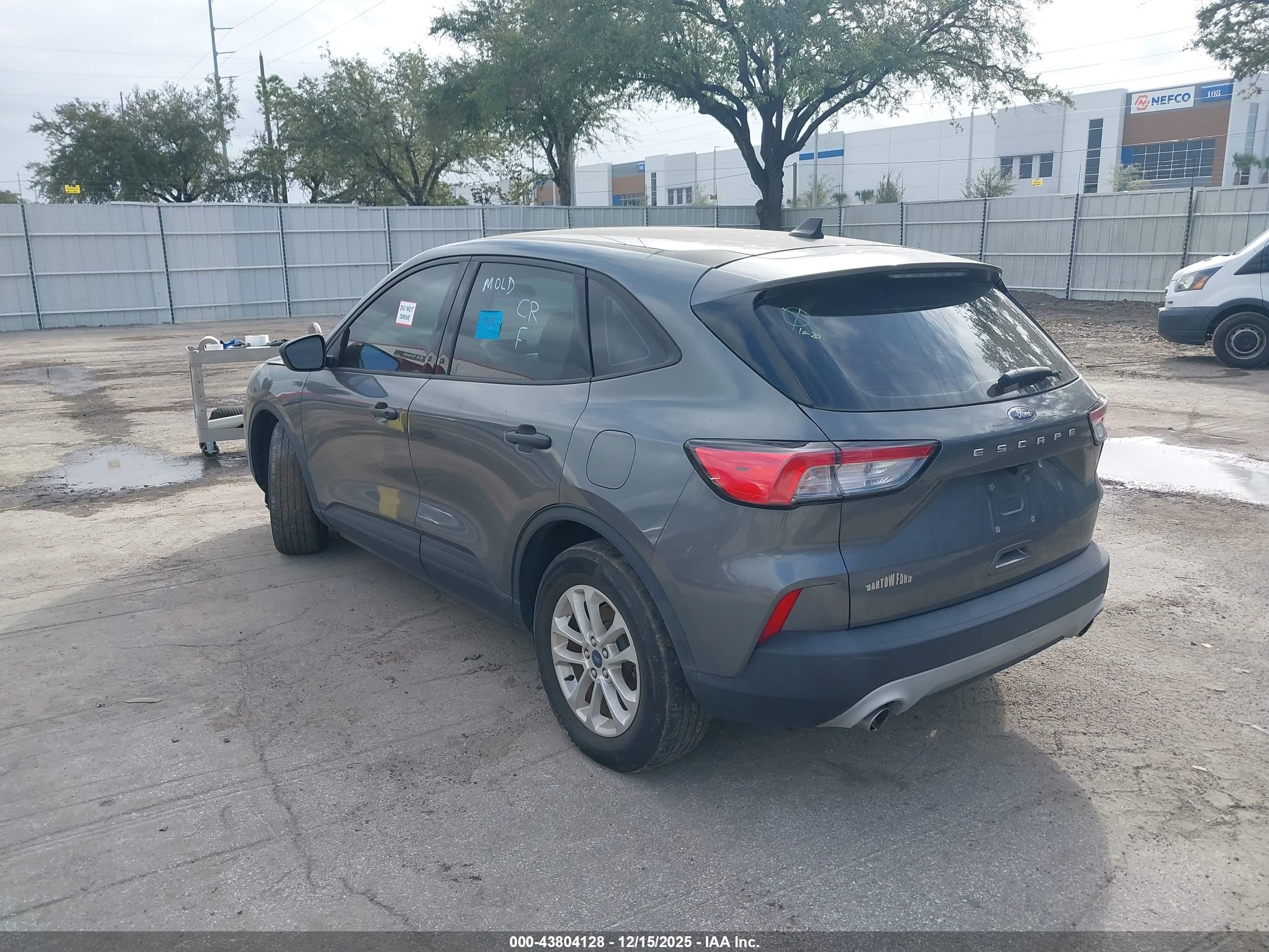 FORD ESCAPE image 3