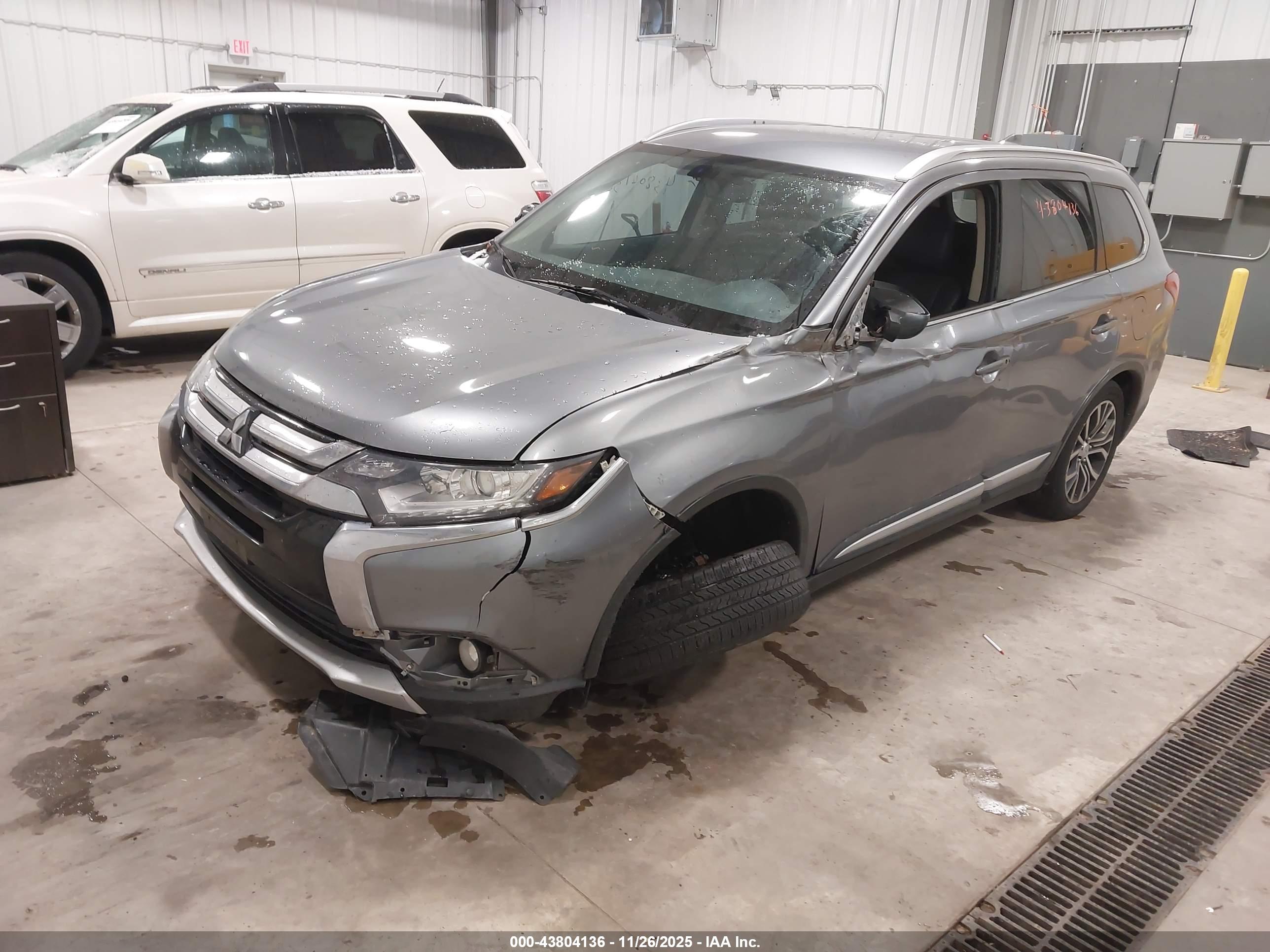 MITSUBISHI OUTLANDER image 2