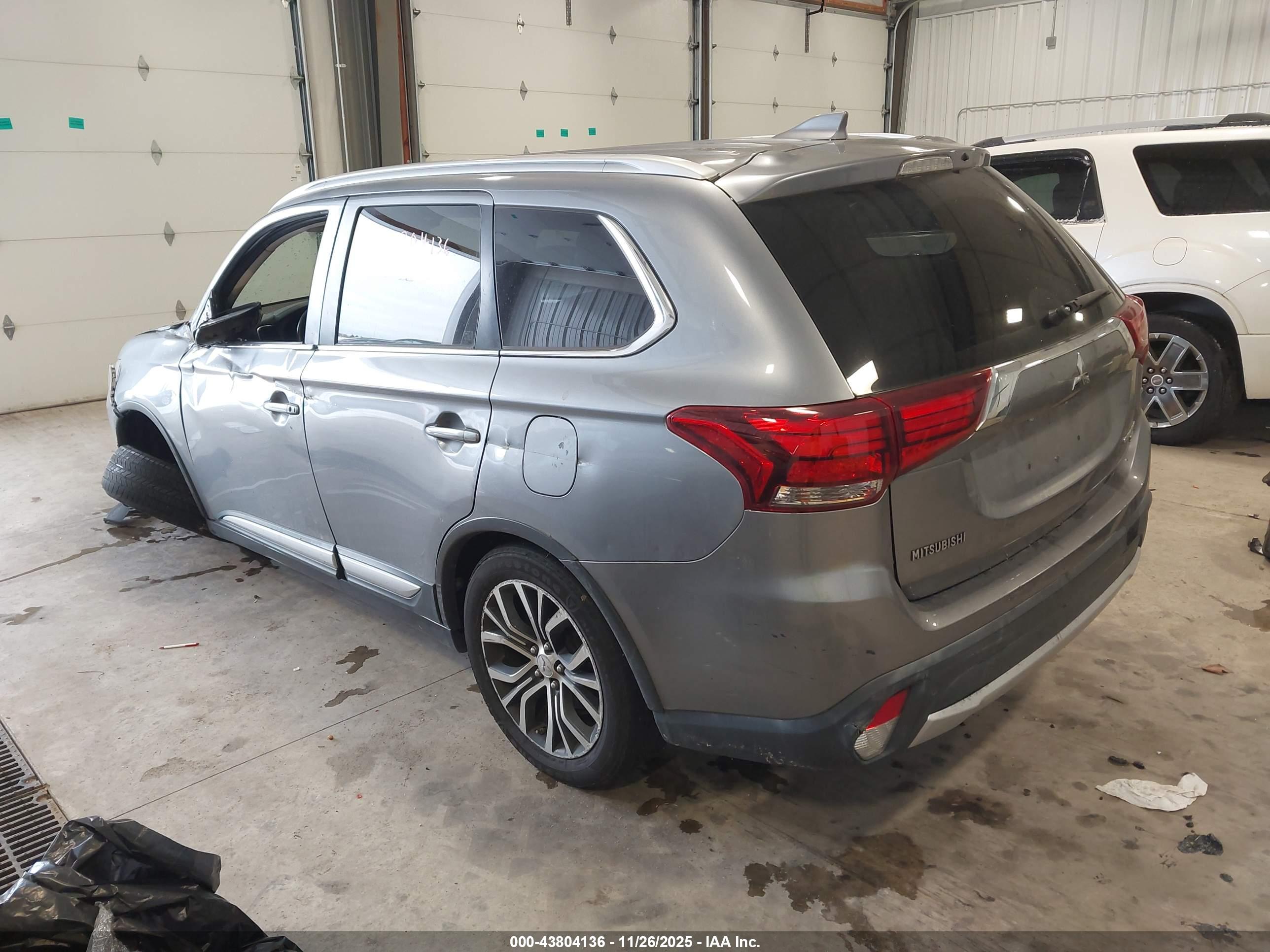 MITSUBISHI OUTLANDER image 3