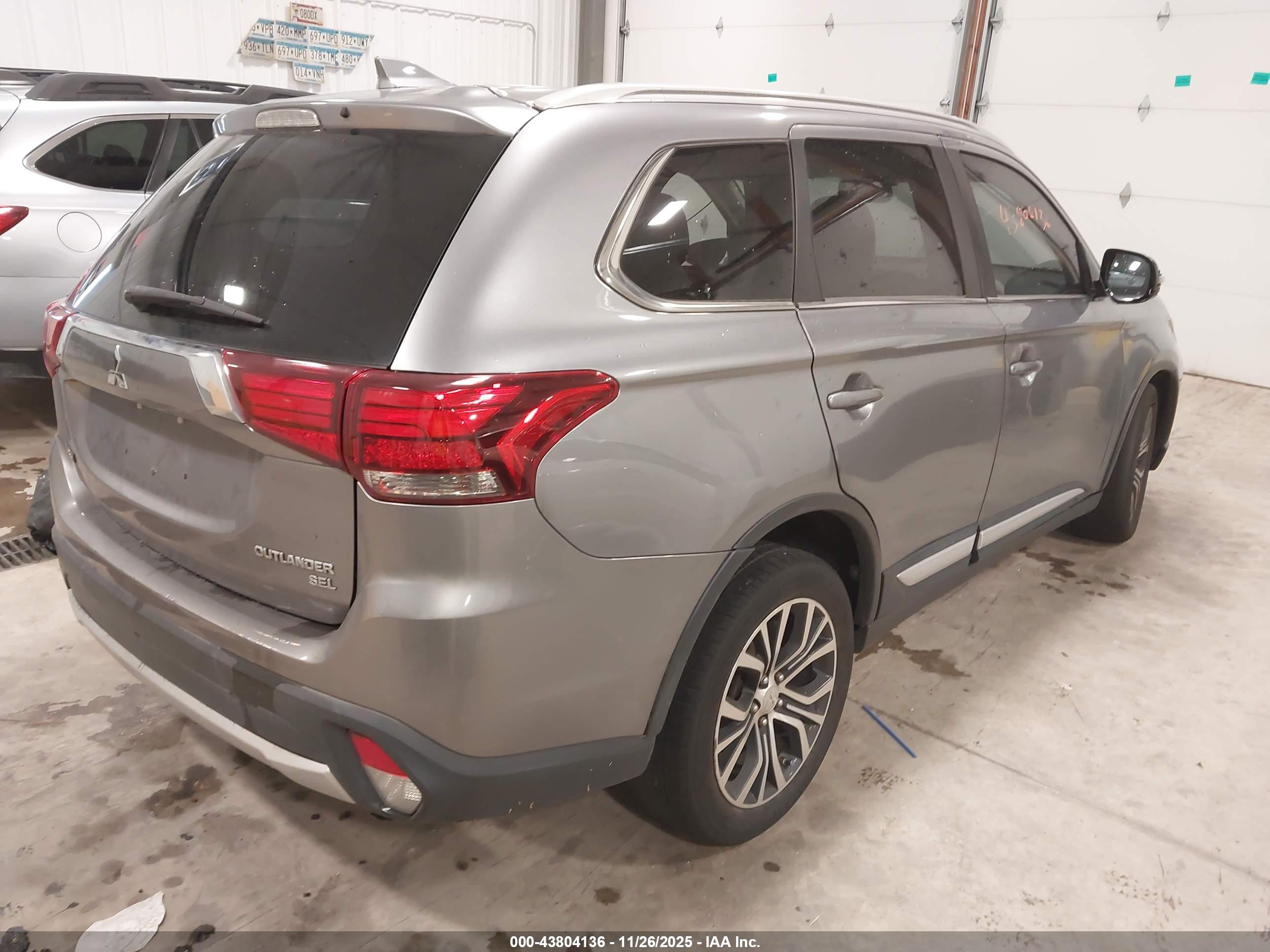 MITSUBISHI OUTLANDER image 4