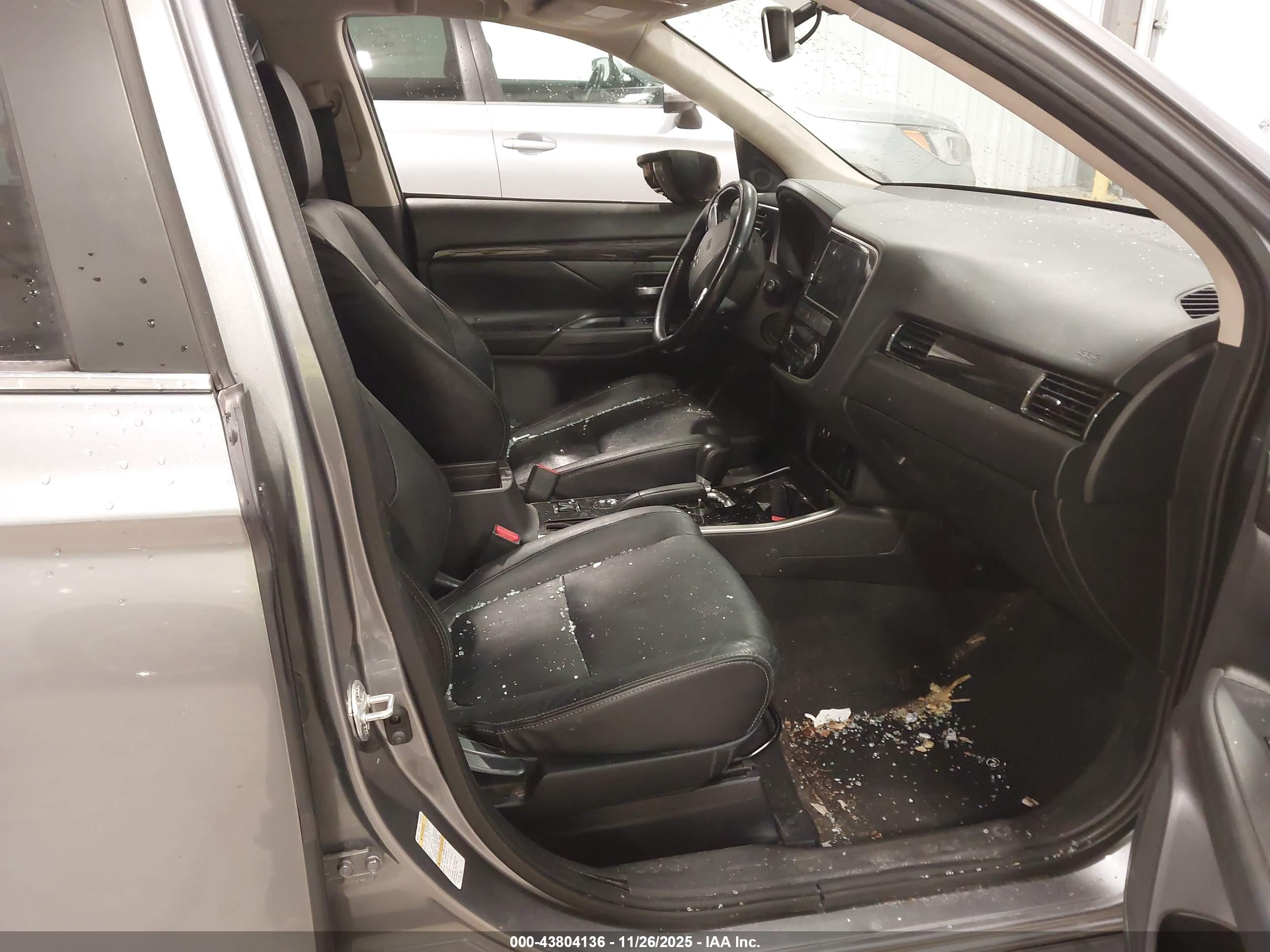 MITSUBISHI OUTLANDER image 5