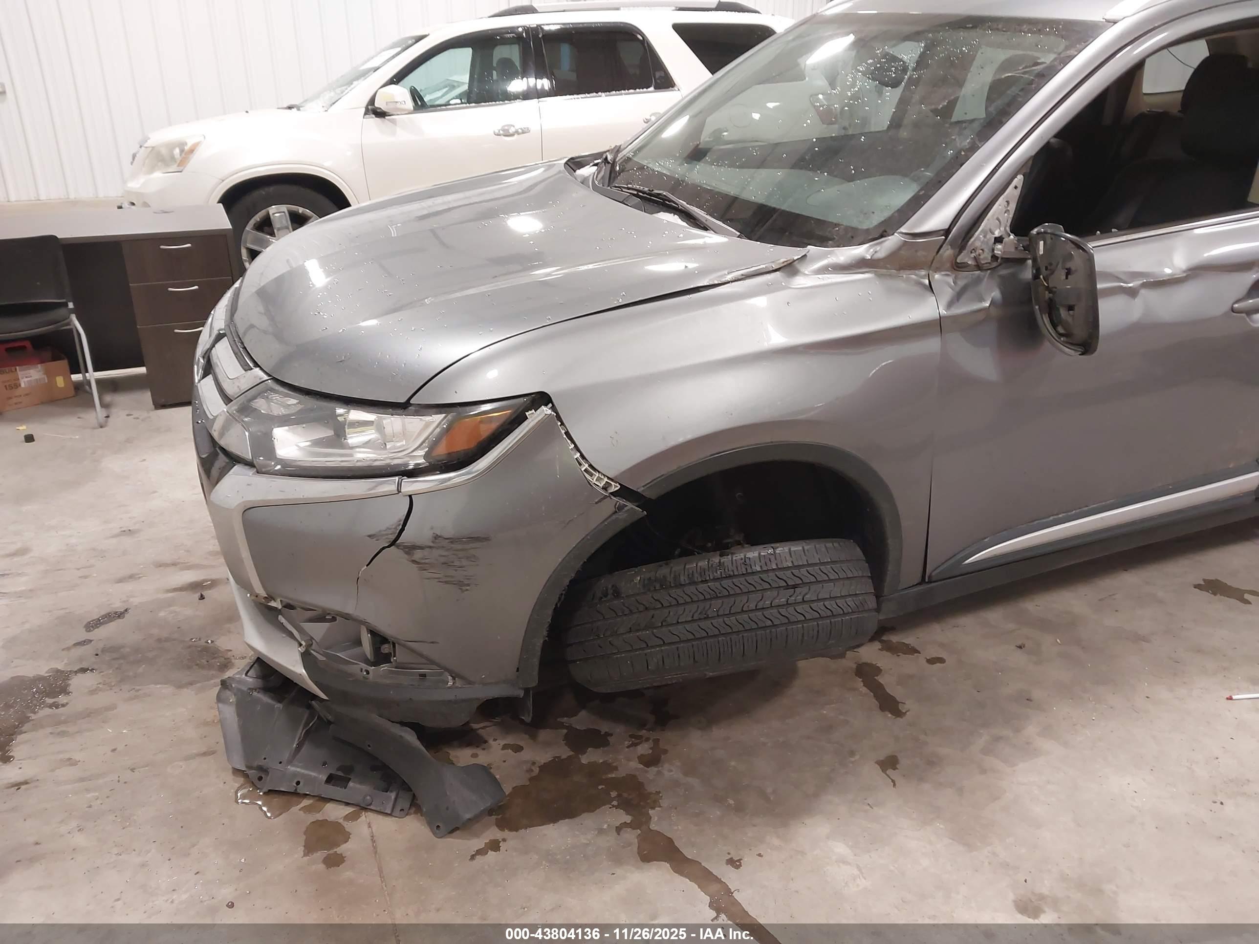 MITSUBISHI OUTLANDER image 6