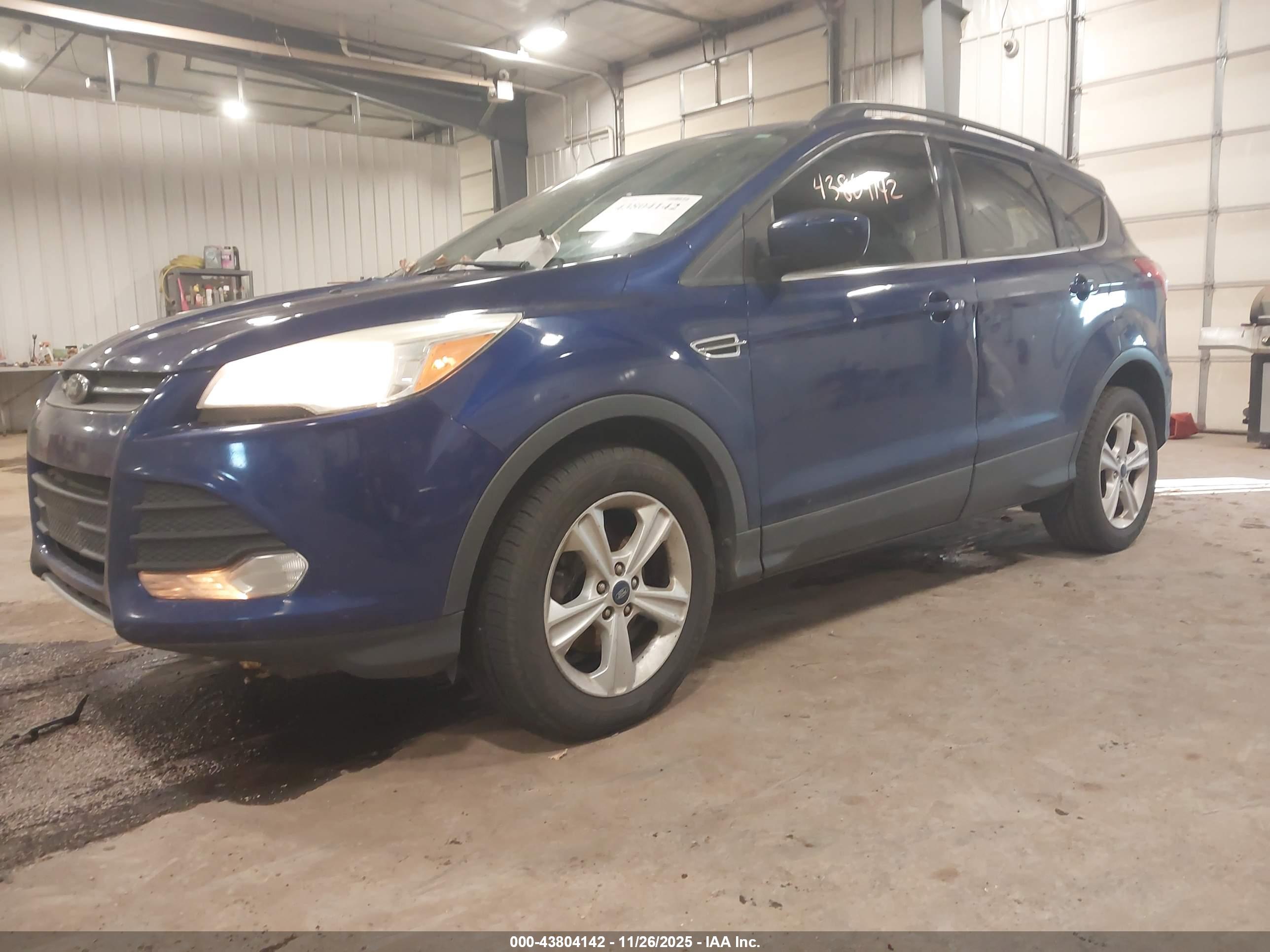 FORD ESCAPE image 2