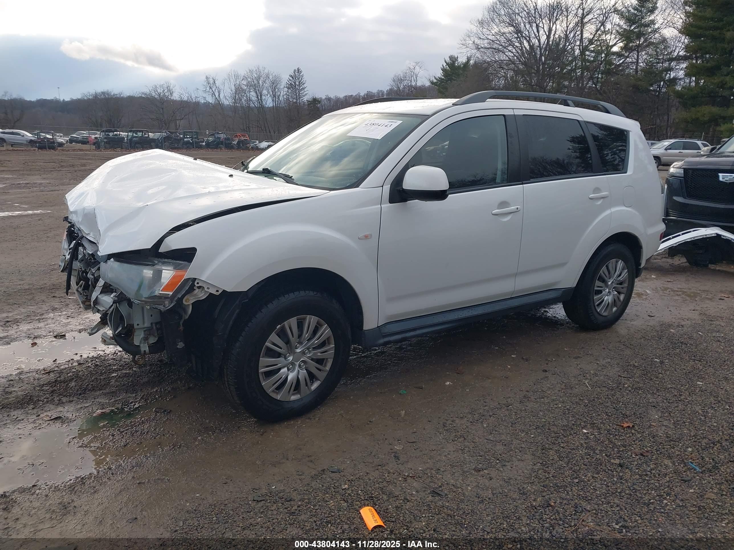 MITSUBISHI OUTLANDER image 2