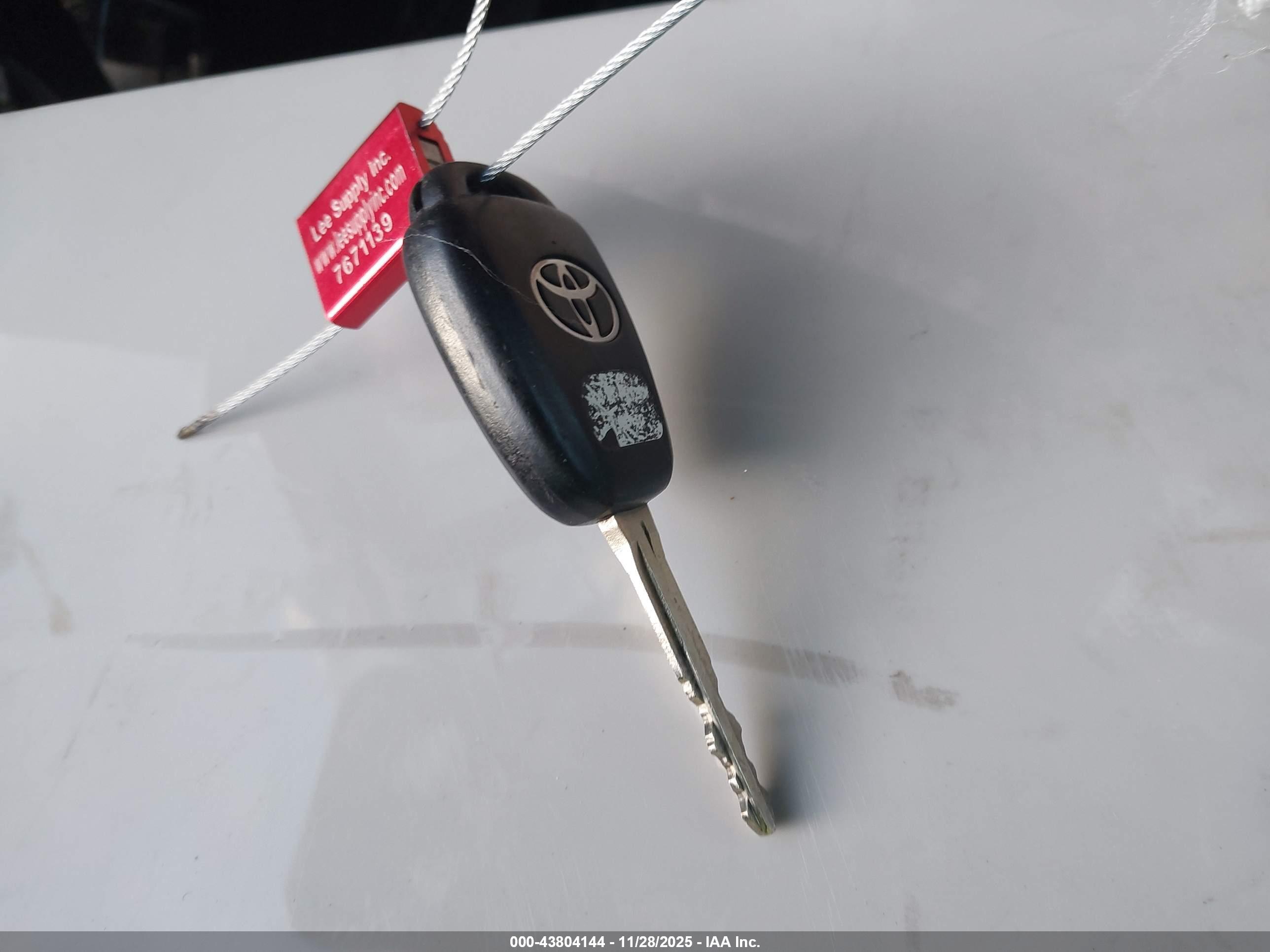 TOYOTA CAMRY image 11