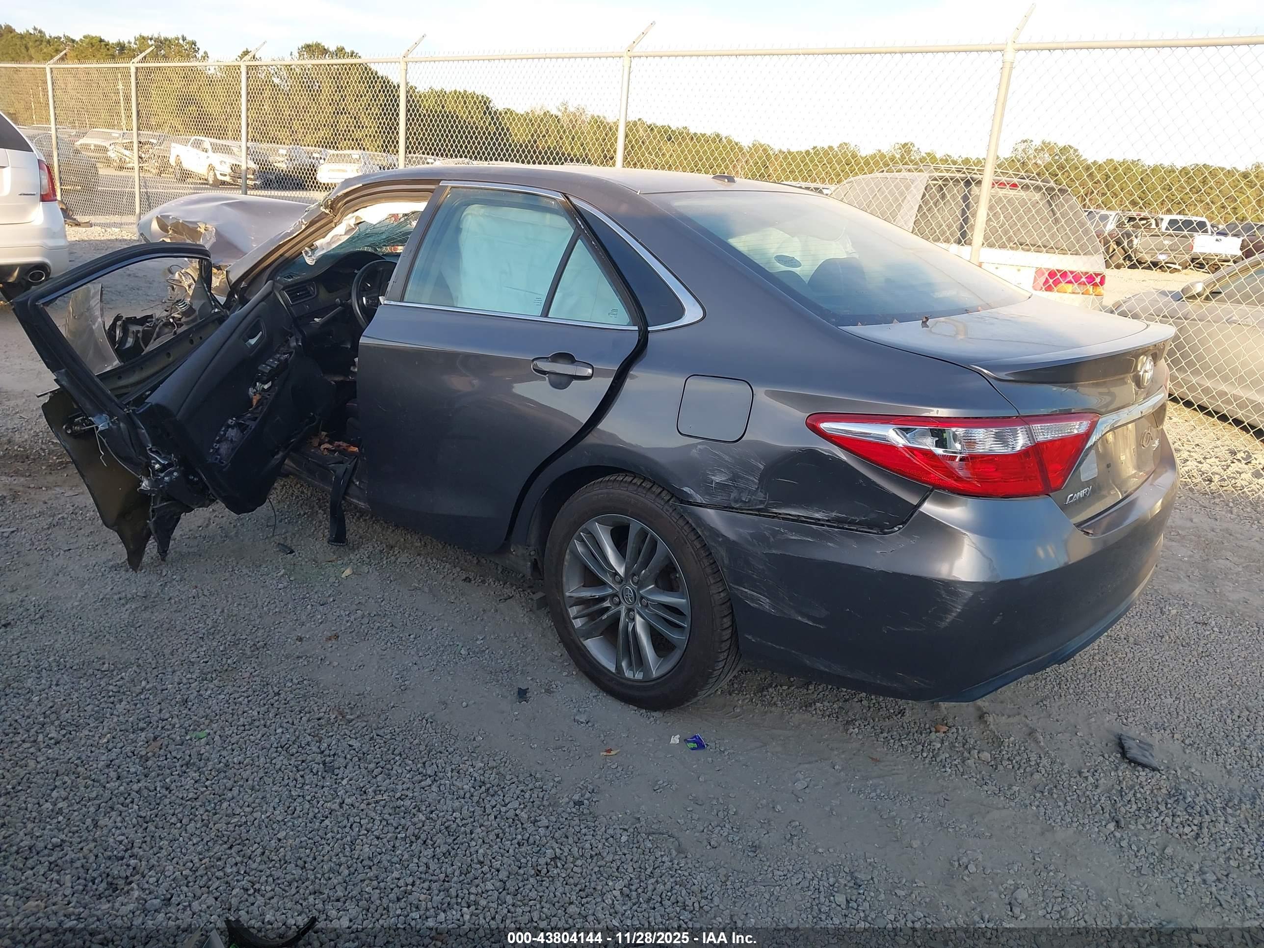 TOYOTA CAMRY image 3