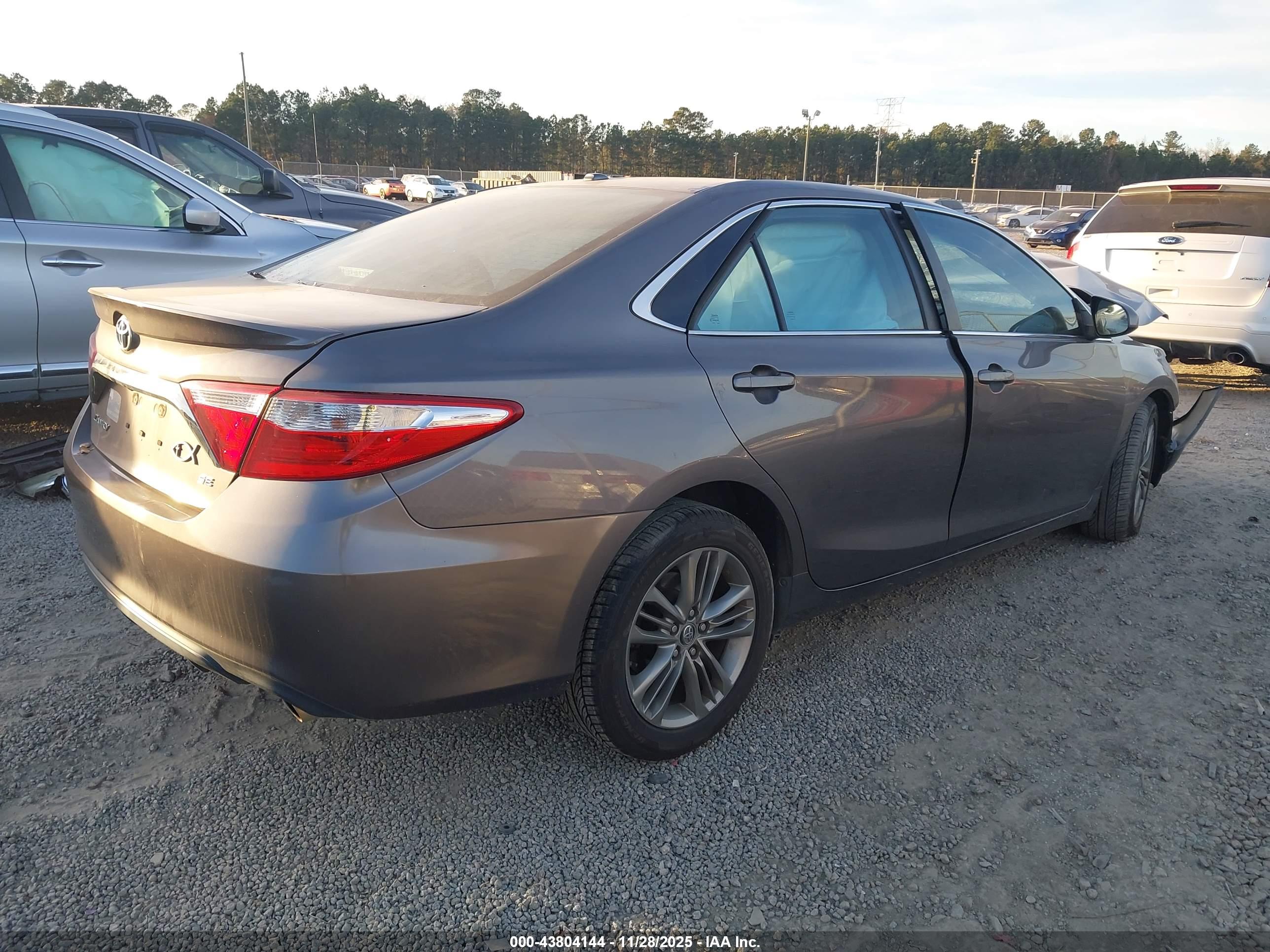 TOYOTA CAMRY image 4