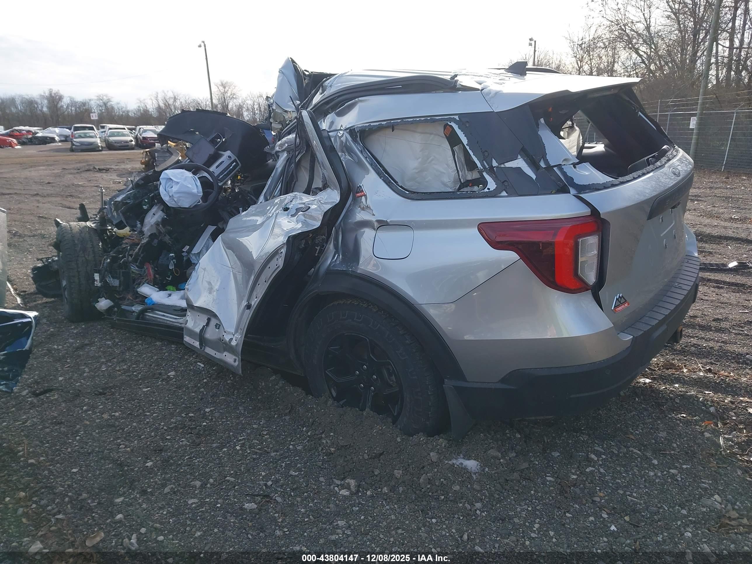 FORD EXPLORER image 3