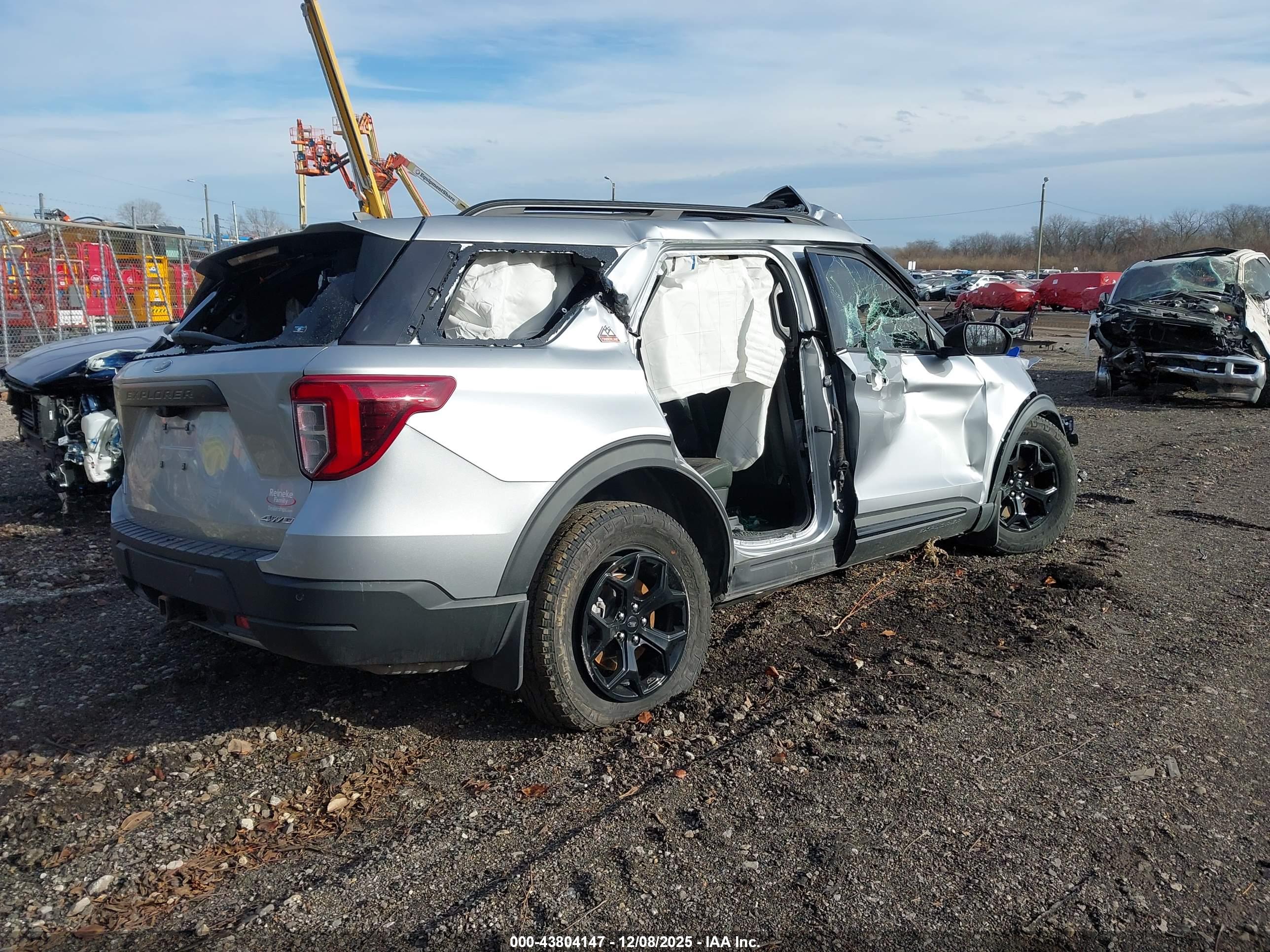 FORD EXPLORER image 4