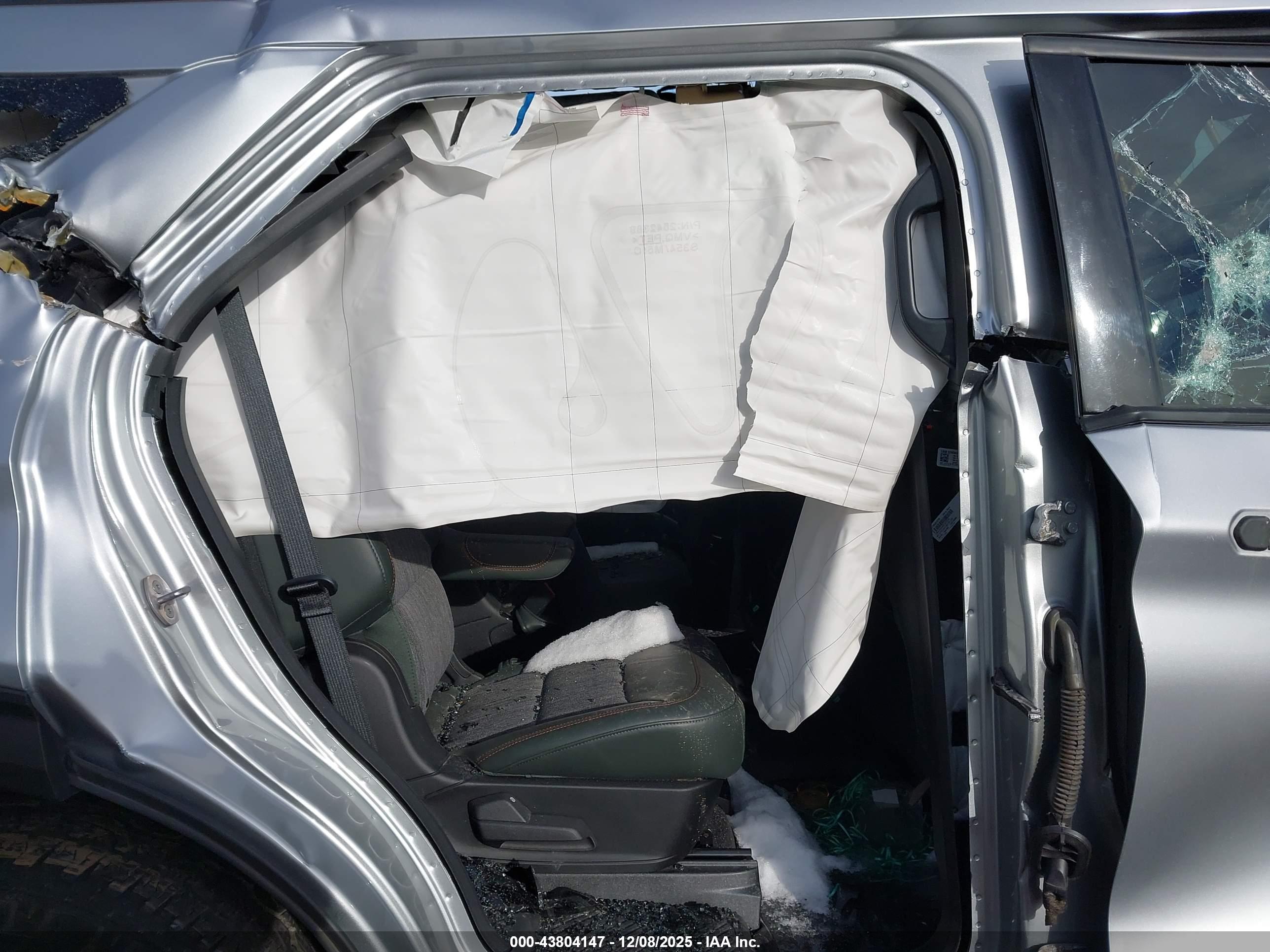 FORD EXPLORER image 8