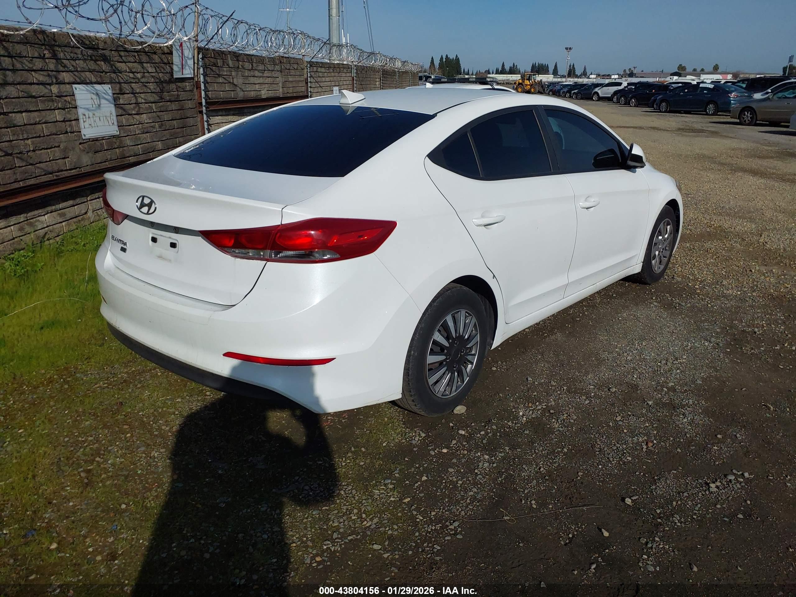 HYUNDAI ELANTRA image 4