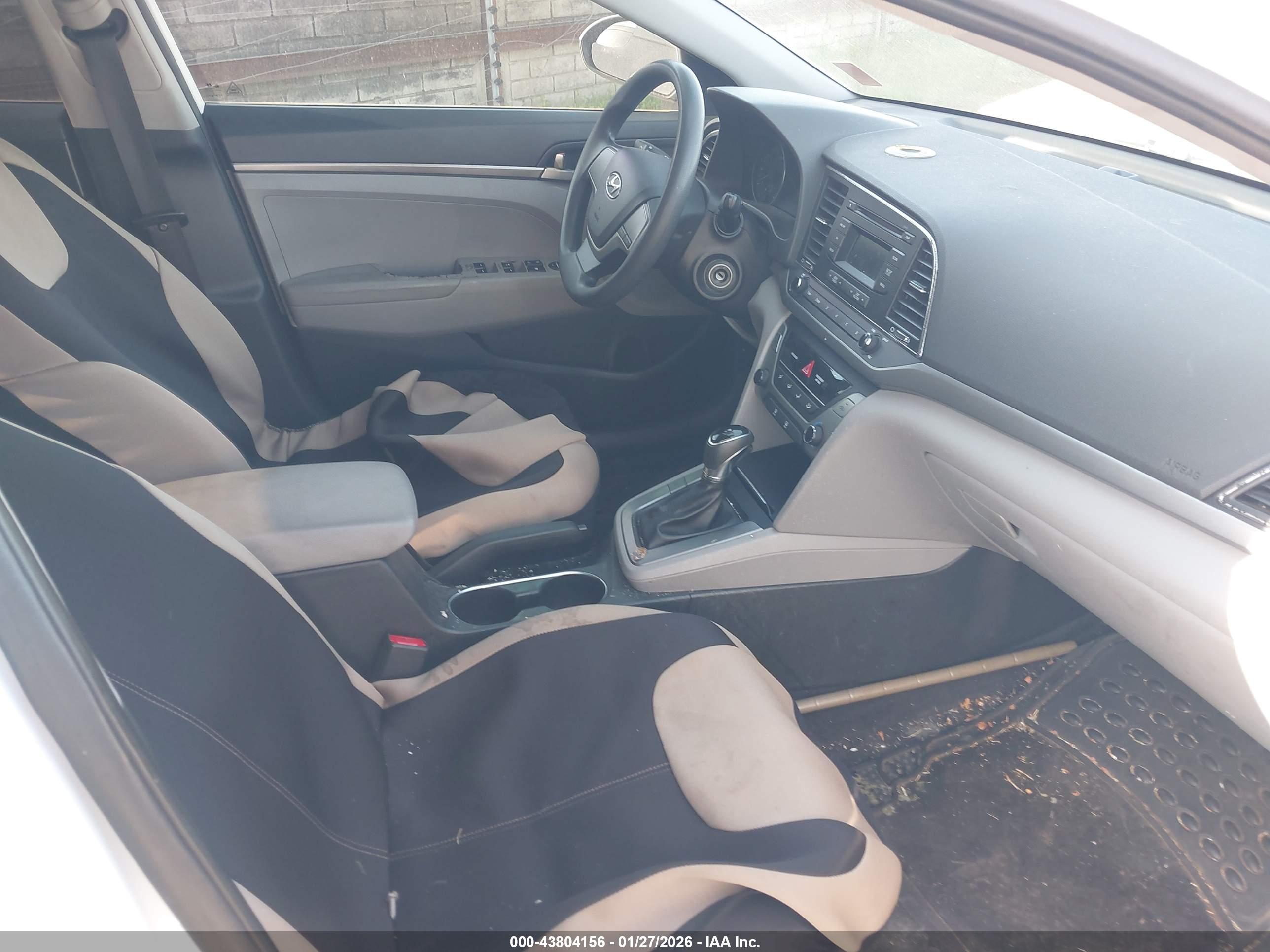 HYUNDAI ELANTRA image 5