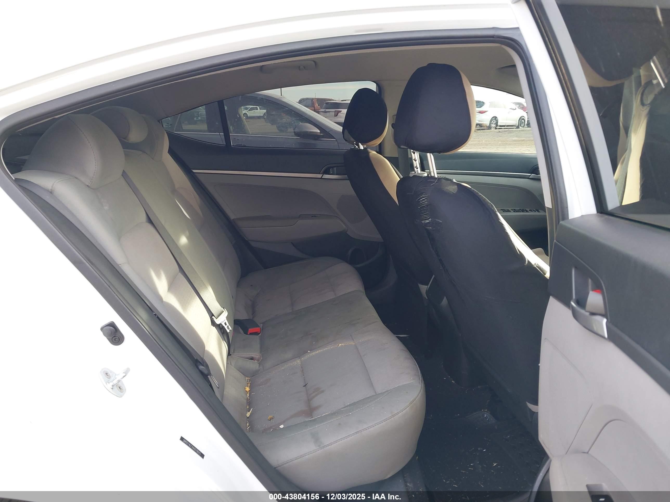 HYUNDAI ELANTRA image 8