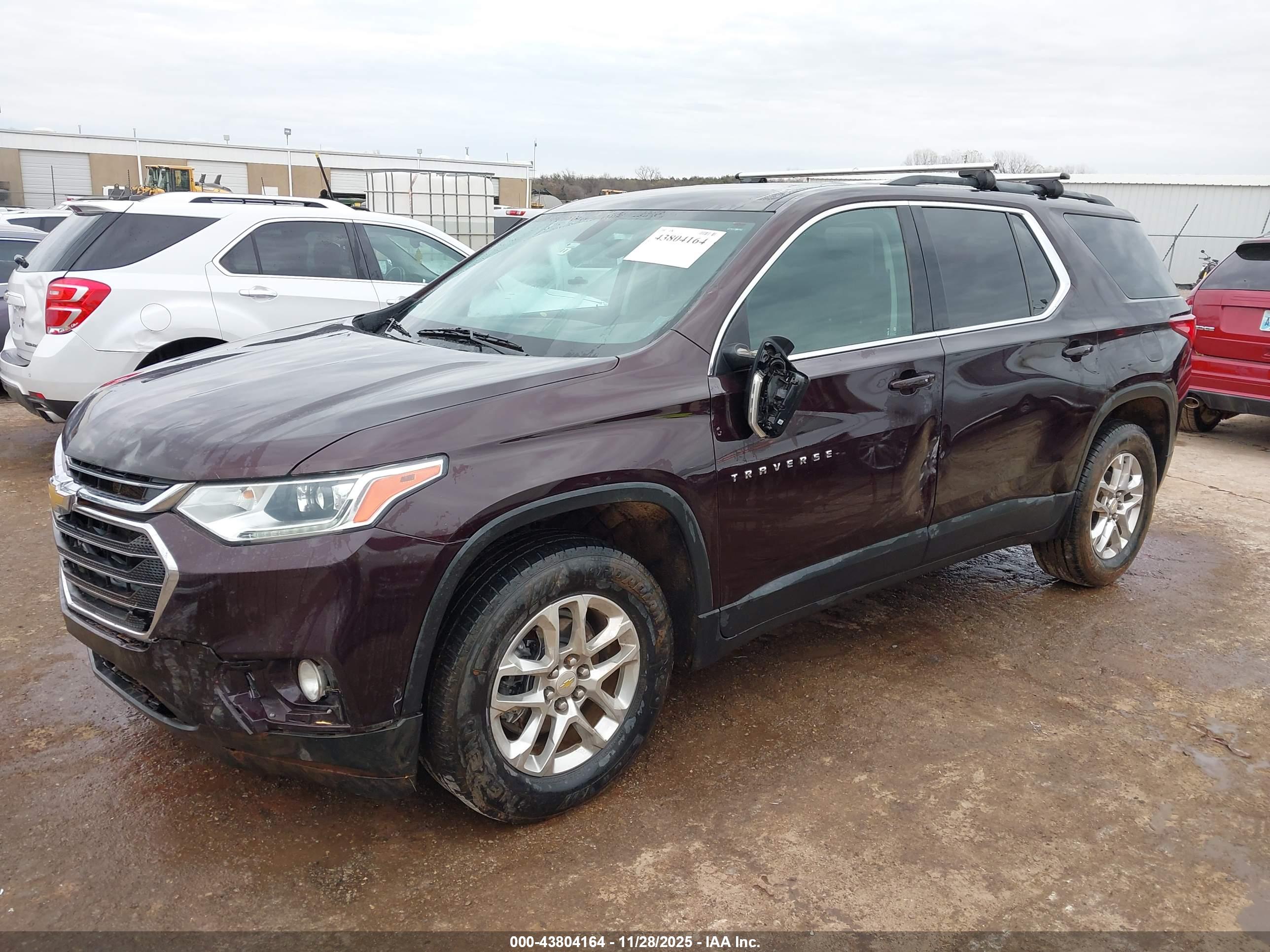 CHEVROLET TRAVERSE image 2