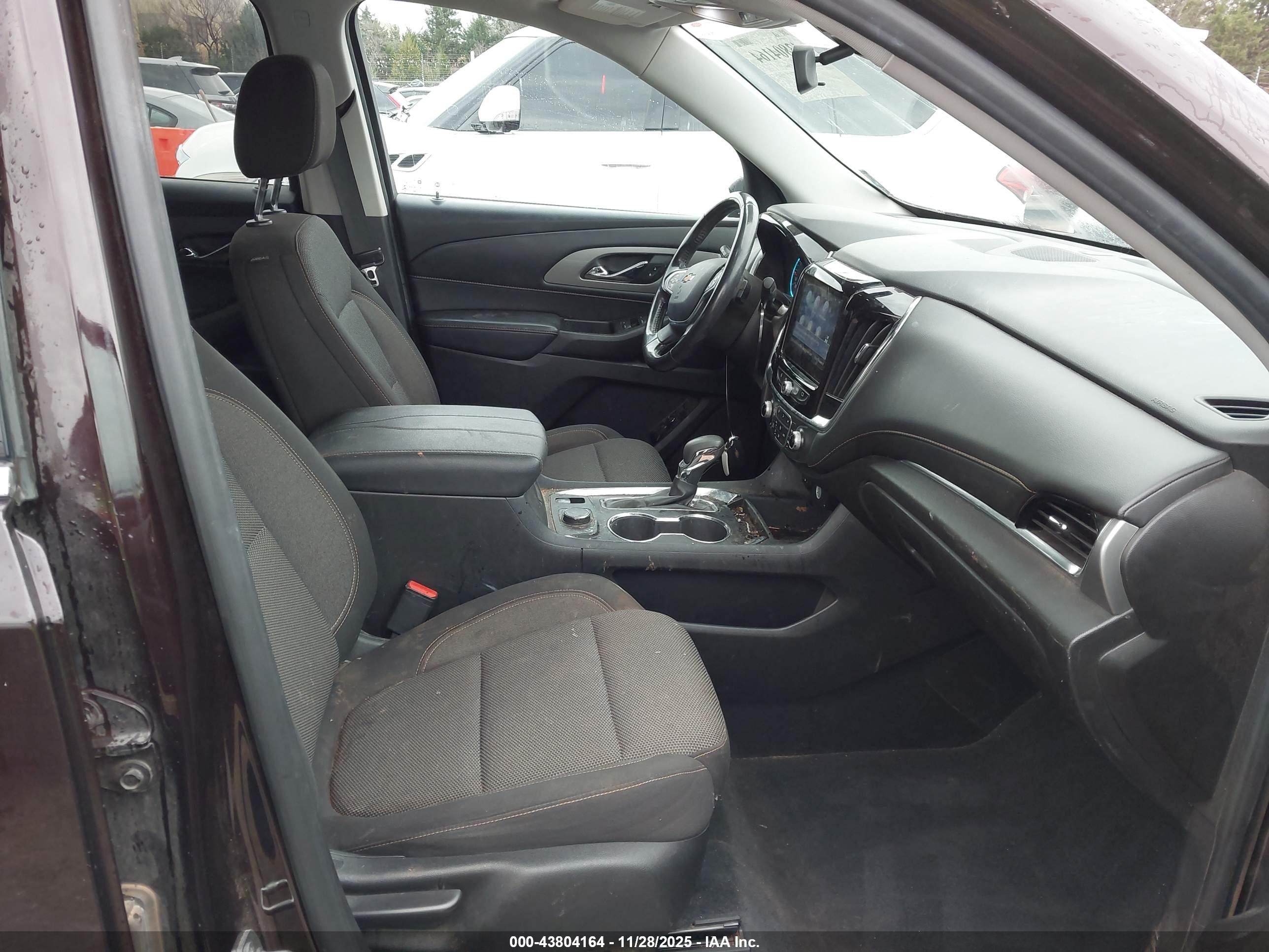 CHEVROLET TRAVERSE image 5