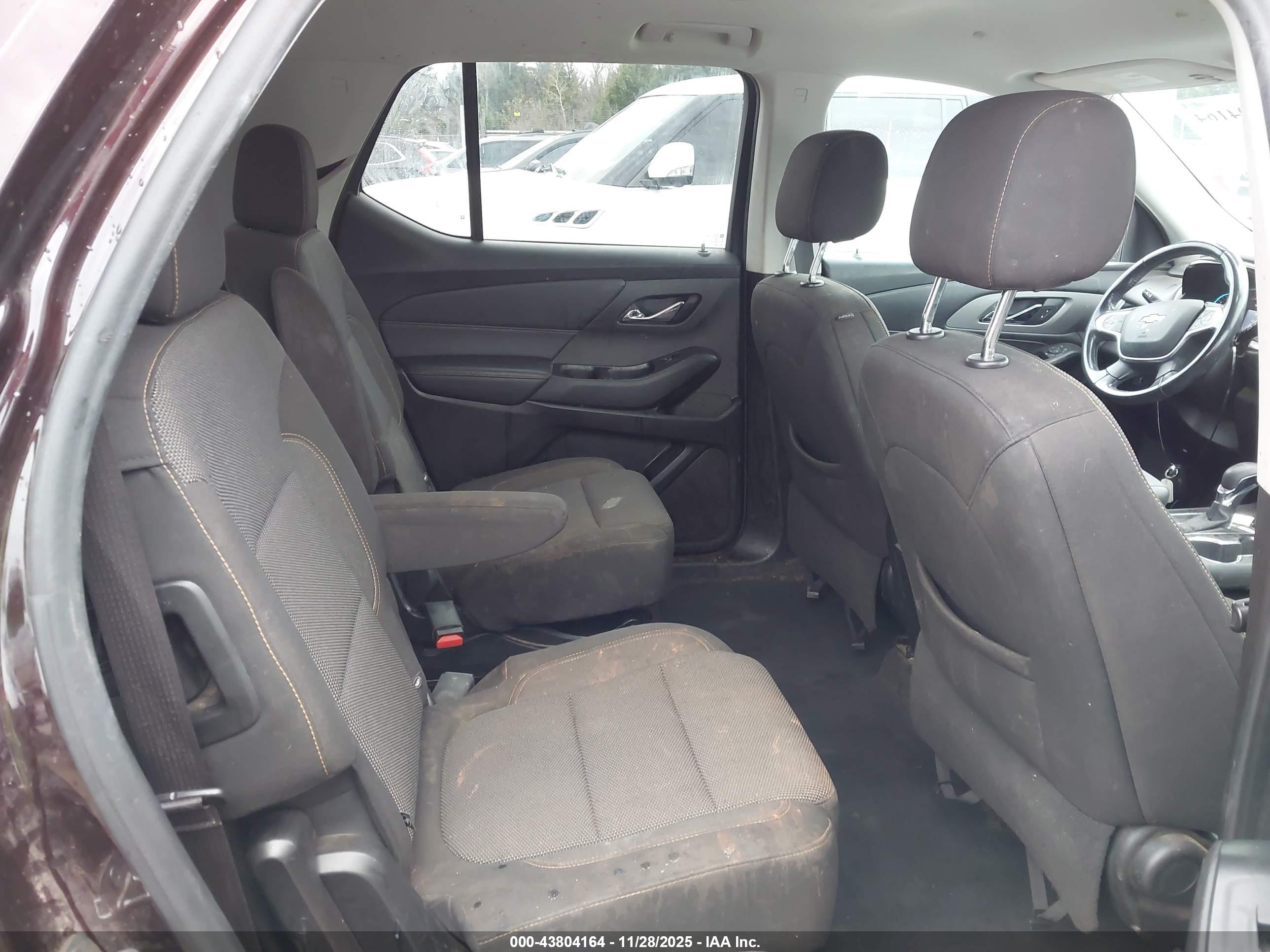 CHEVROLET TRAVERSE image 8