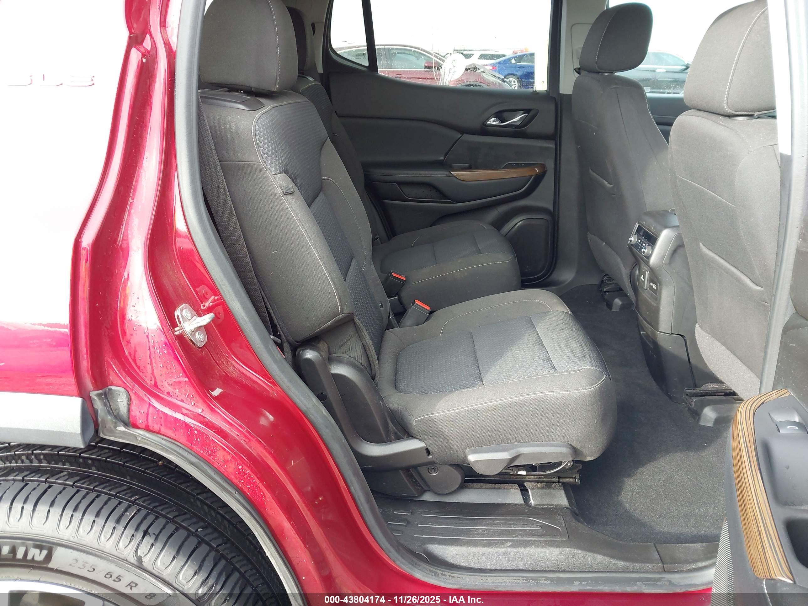 GMC ACADIA image 8