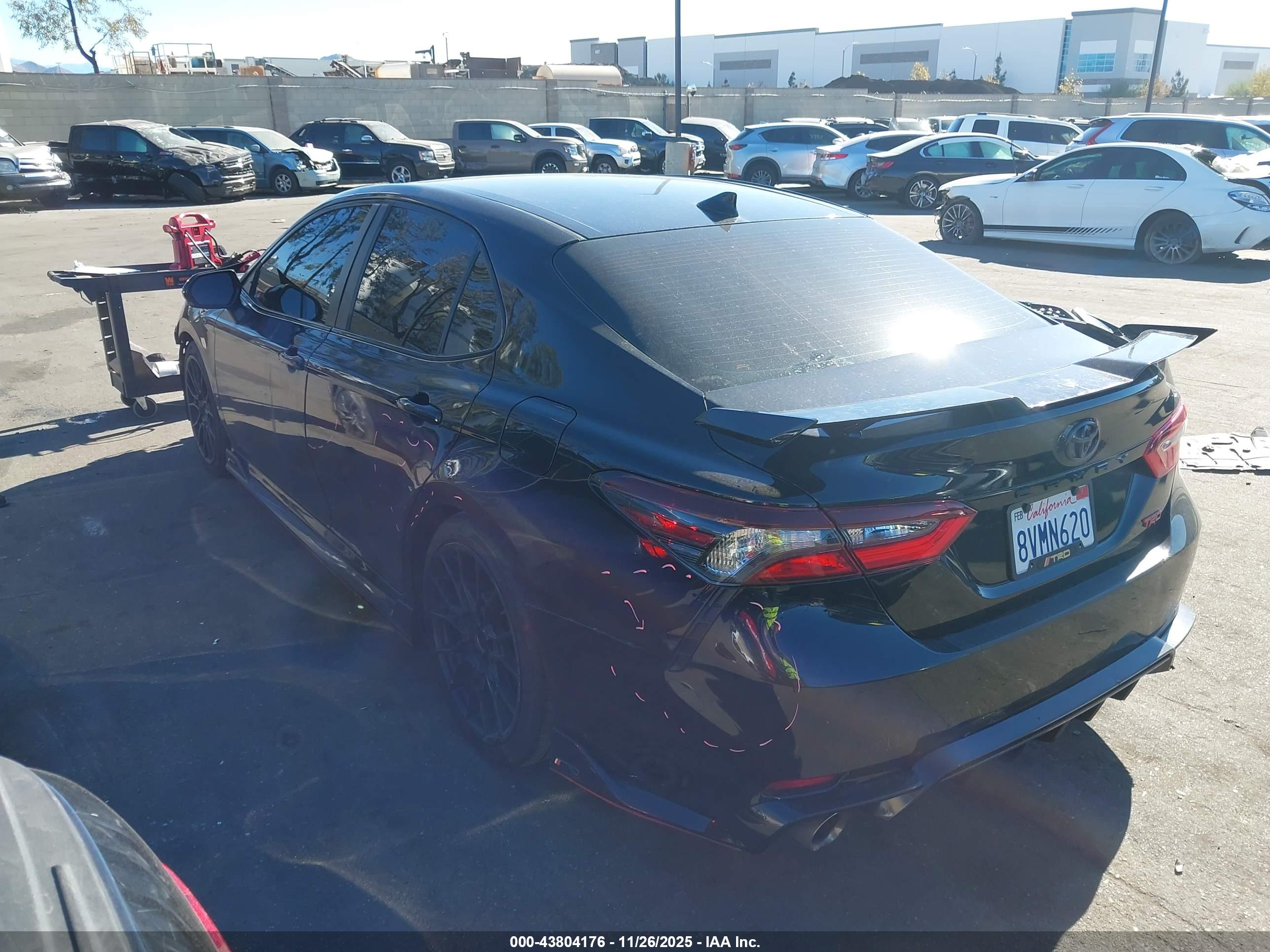 TOYOTA CAMRY image 3