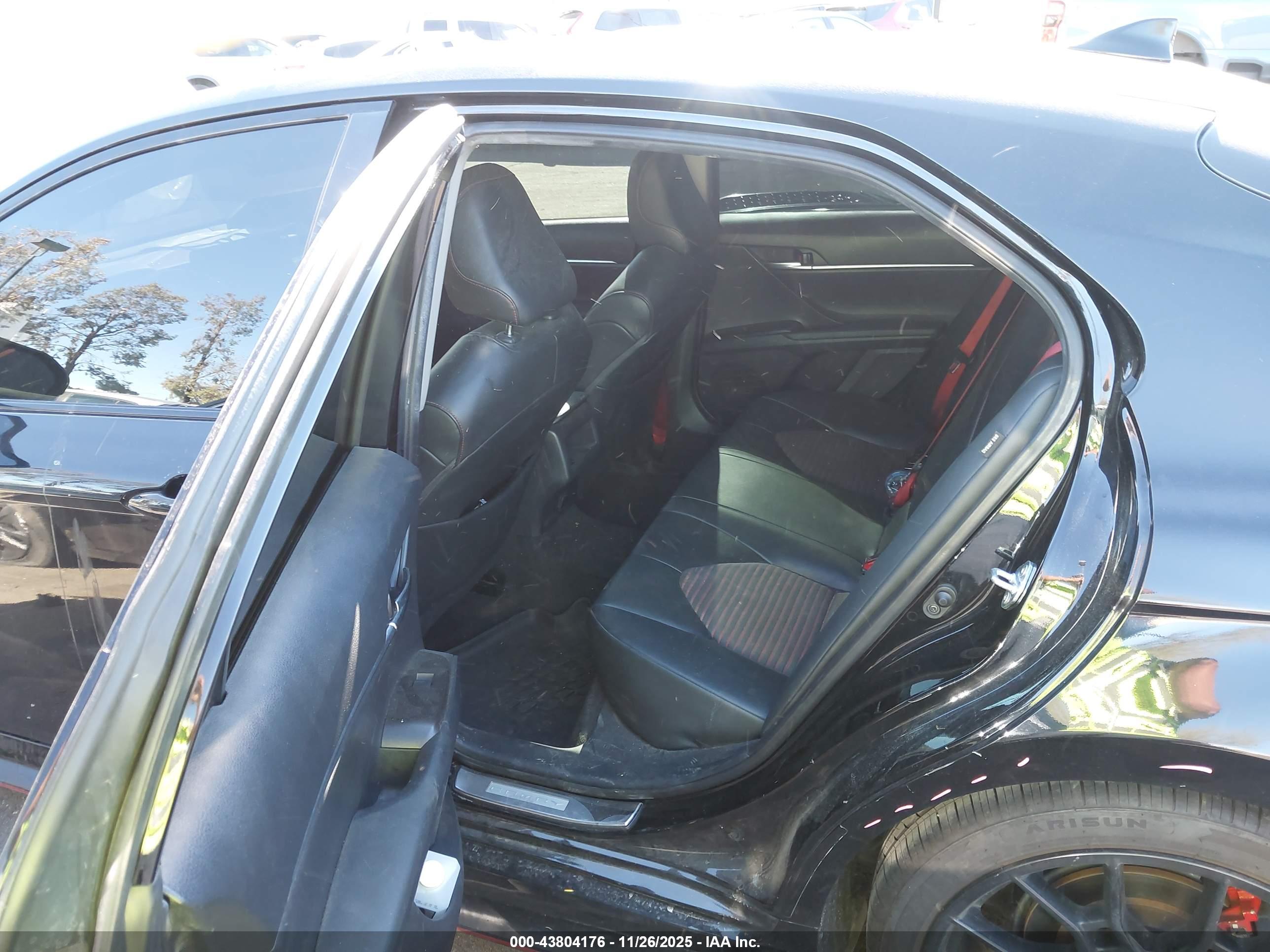 TOYOTA CAMRY image 8
