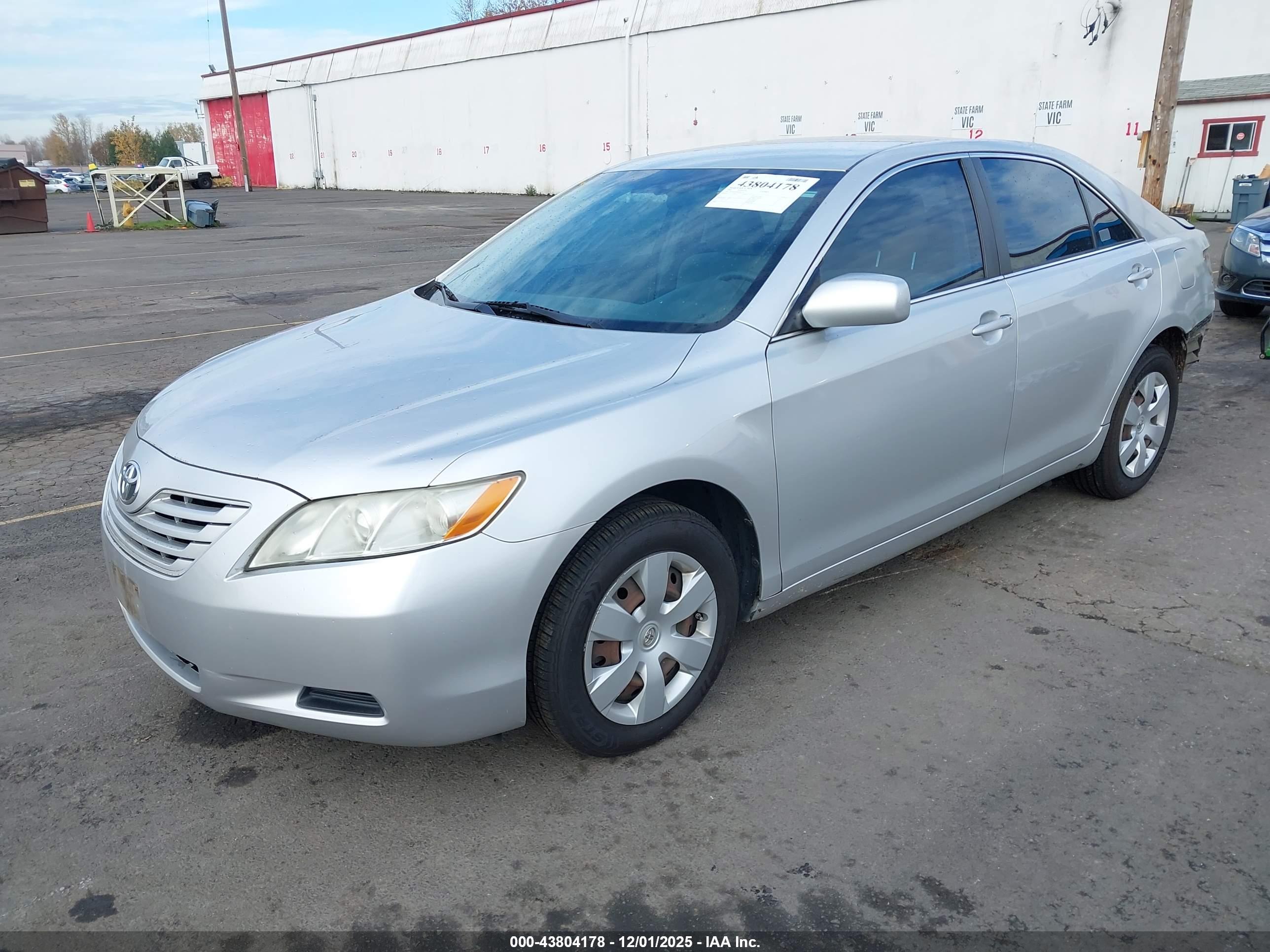 TOYOTA CAMRY image 2