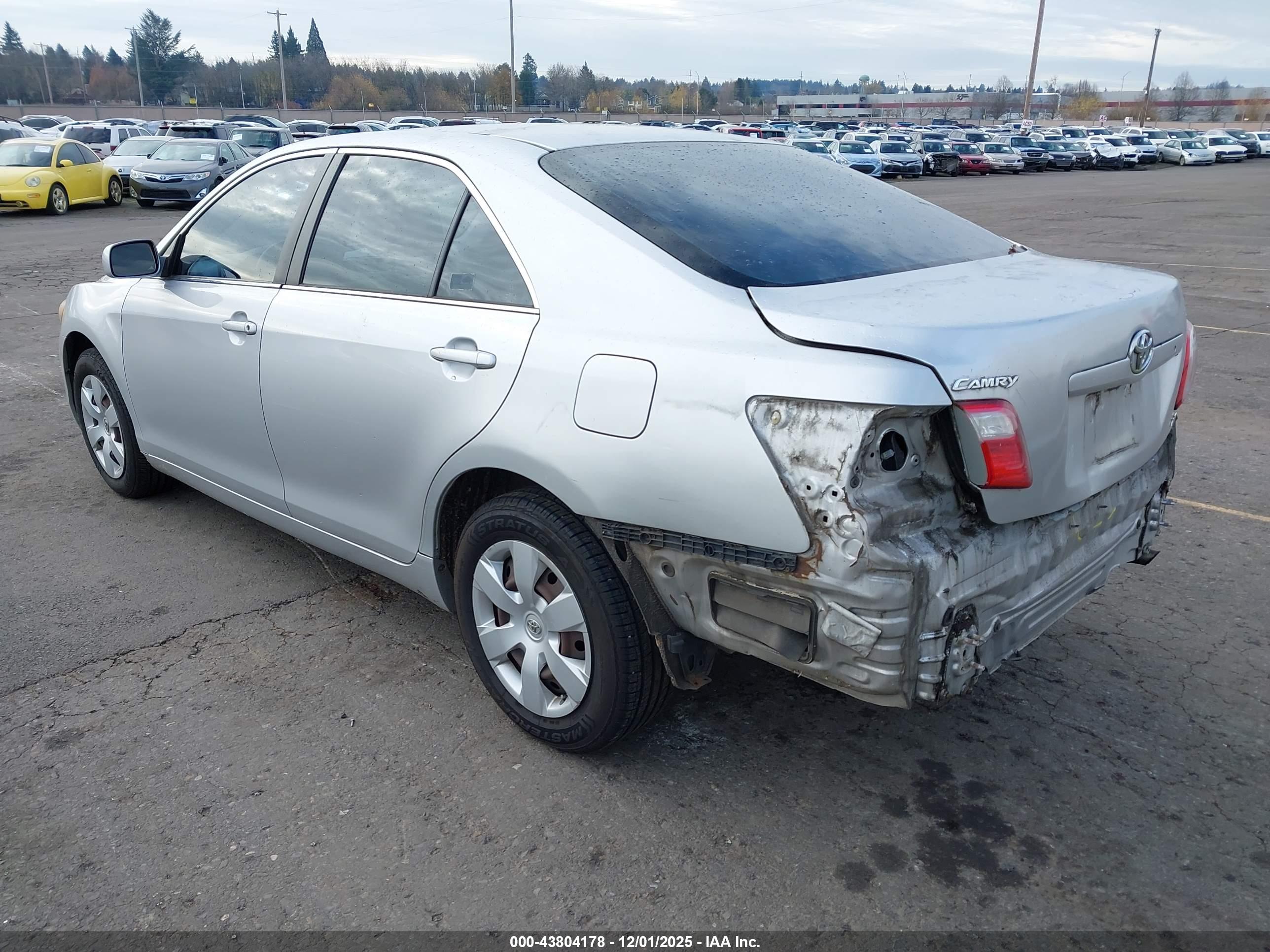 TOYOTA CAMRY image 3