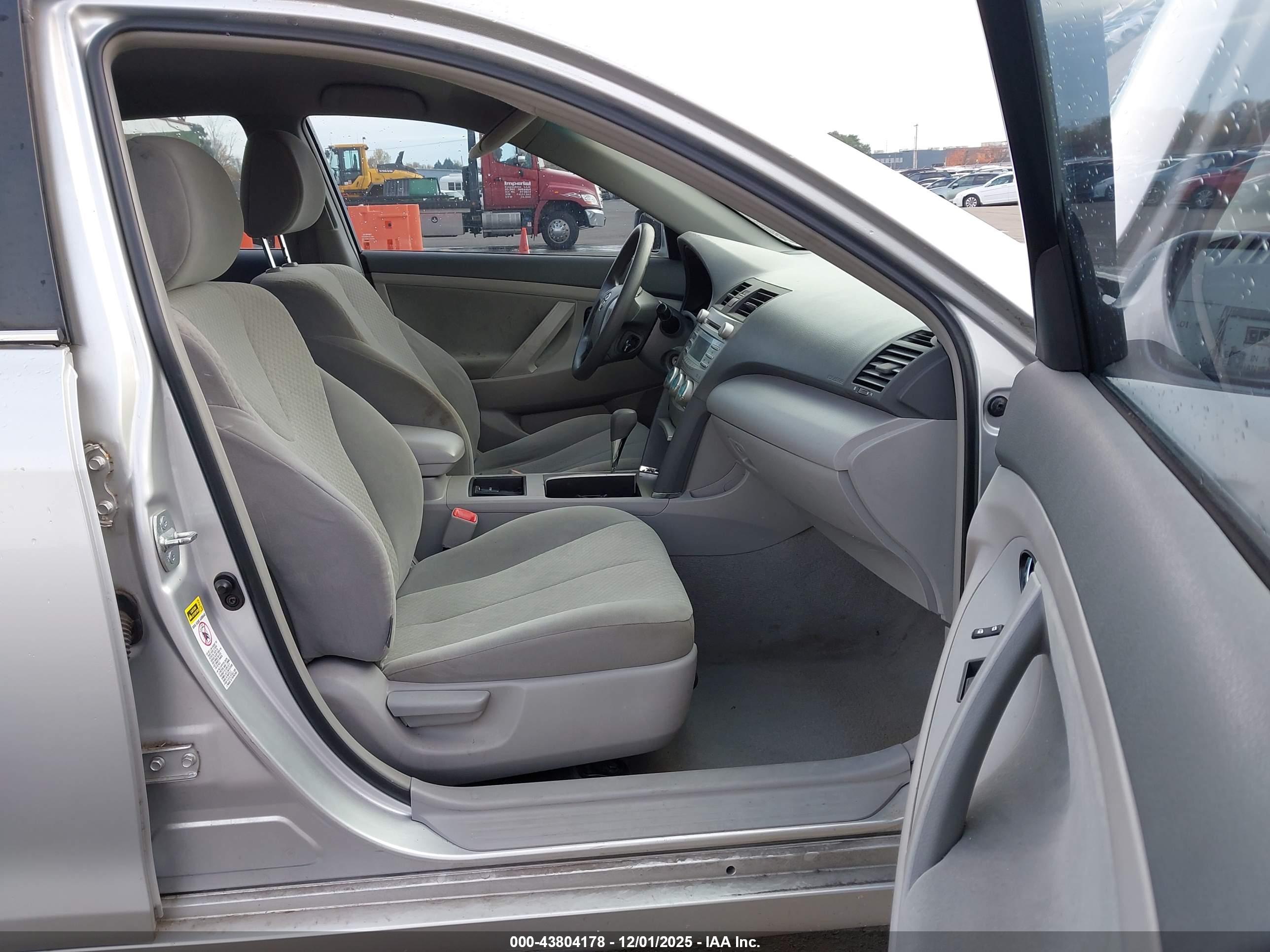 TOYOTA CAMRY image 5