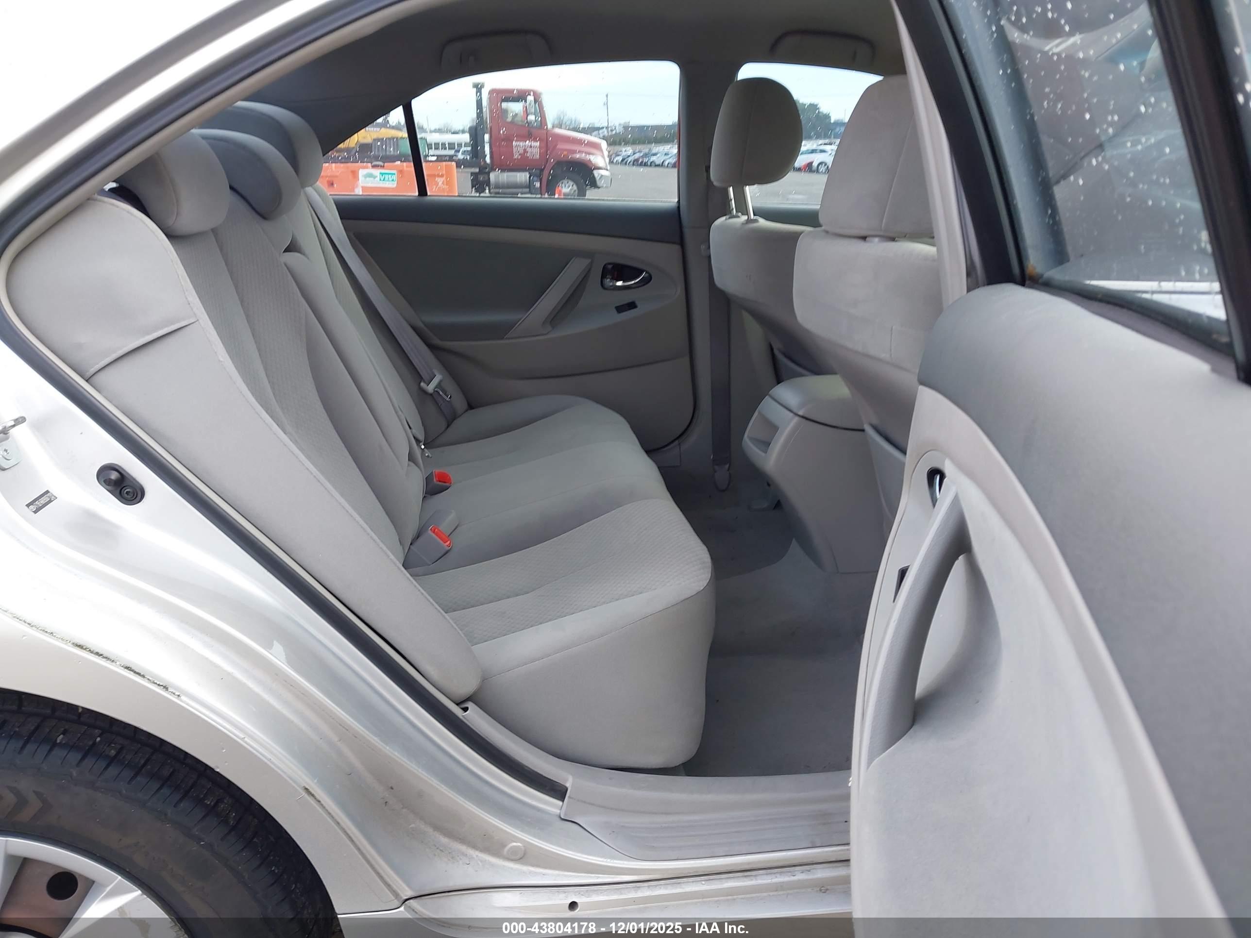 TOYOTA CAMRY image 8