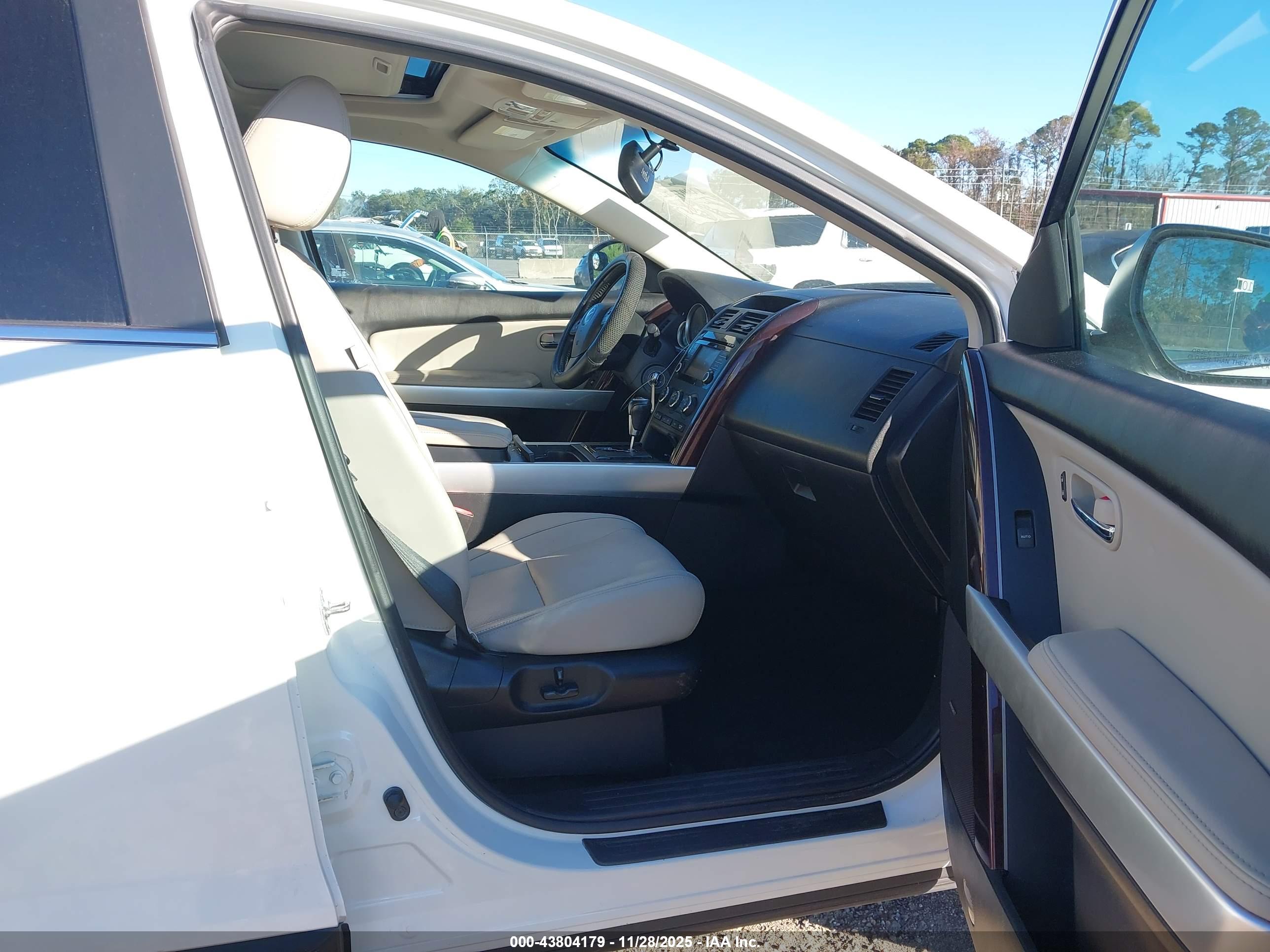 MAZDA CX-9 image 5