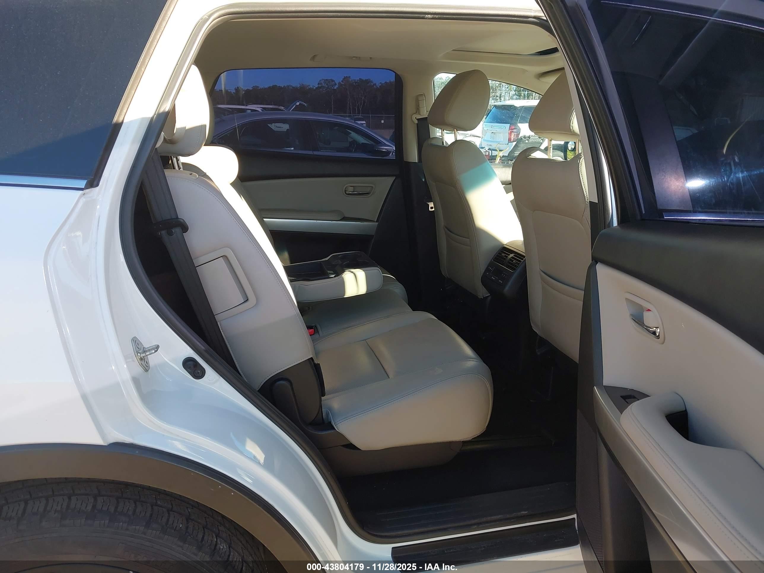 MAZDA CX-9 image 8