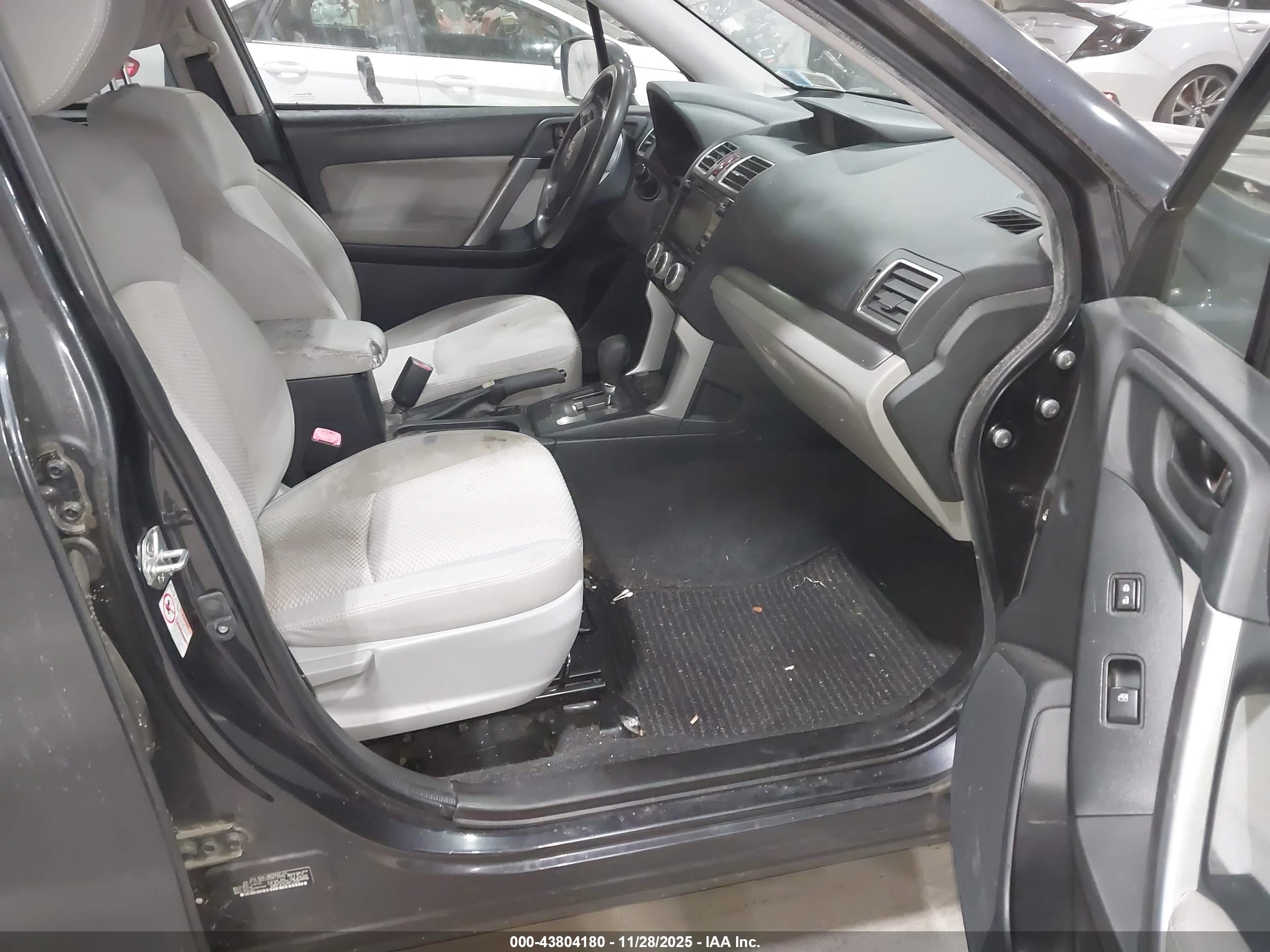 SUBARU FORESTER image 5
