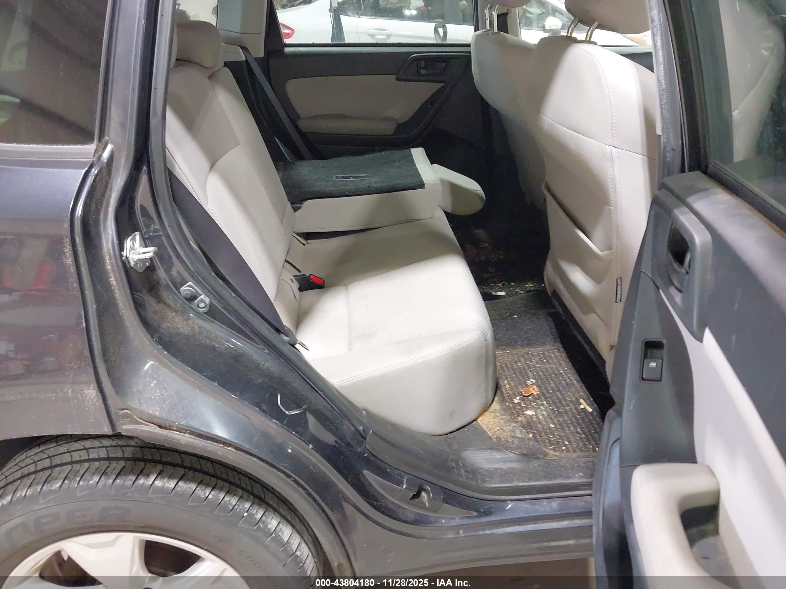 SUBARU FORESTER image 8