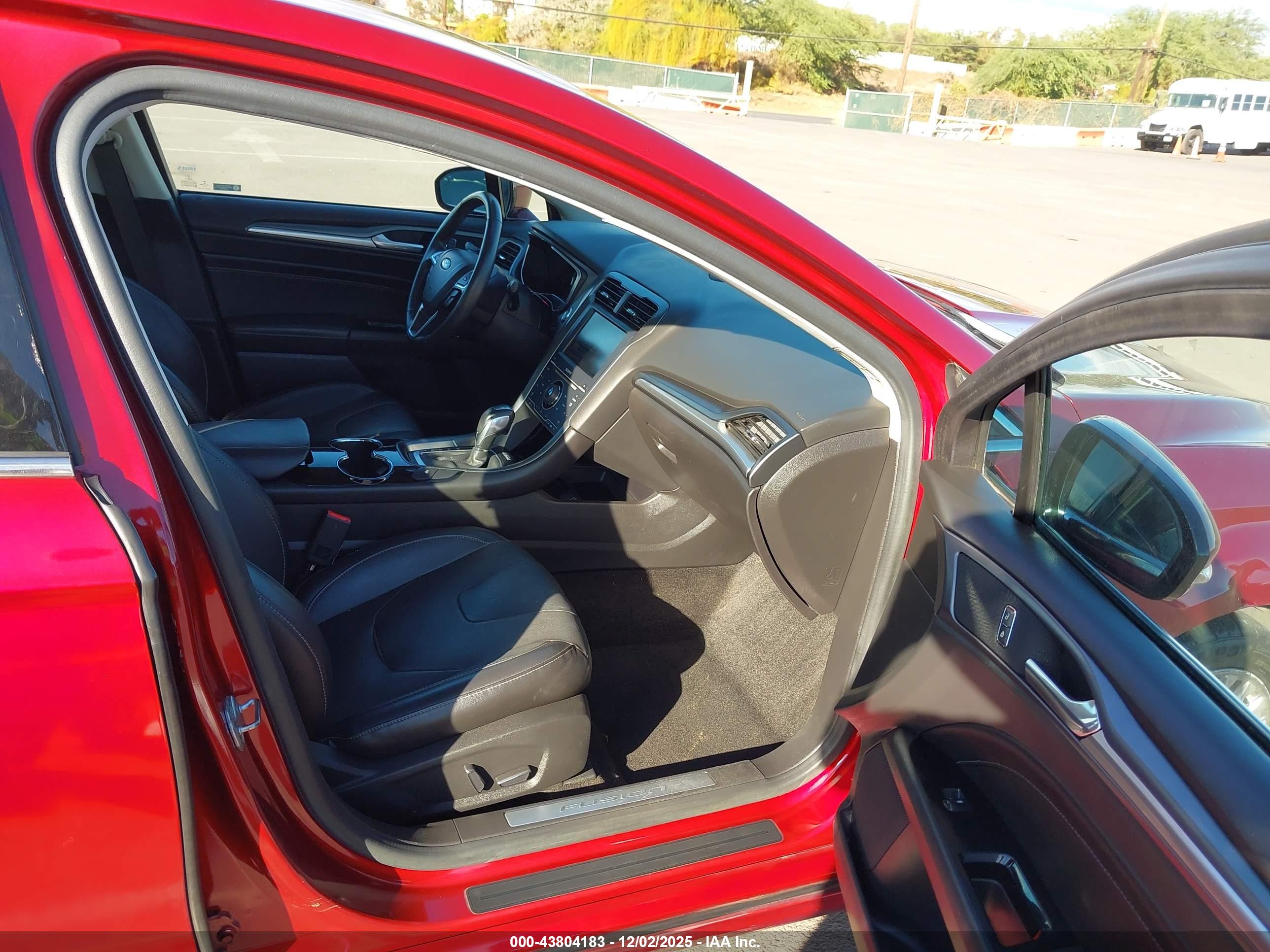 FORD FUSION image 5