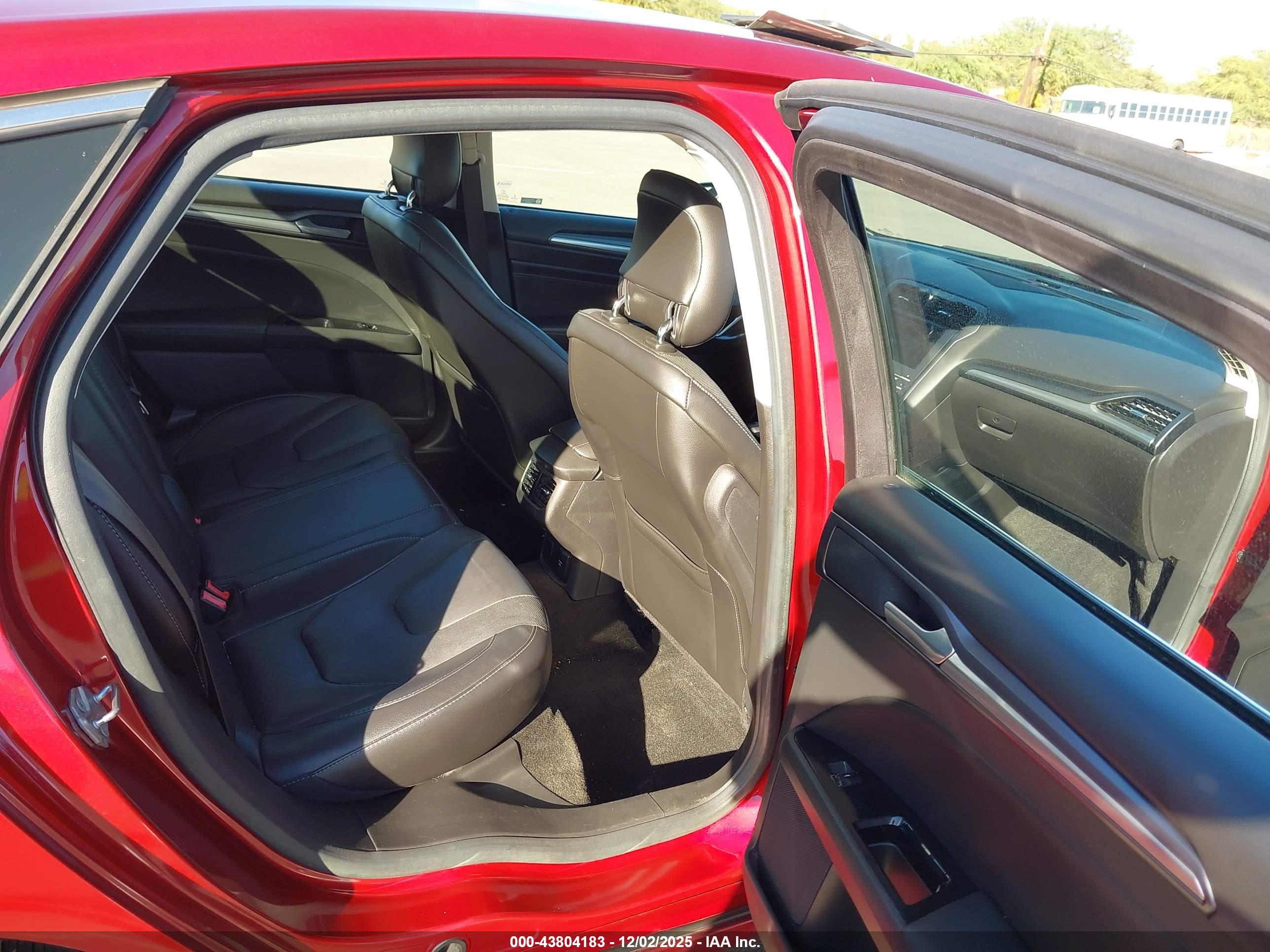 FORD FUSION image 8