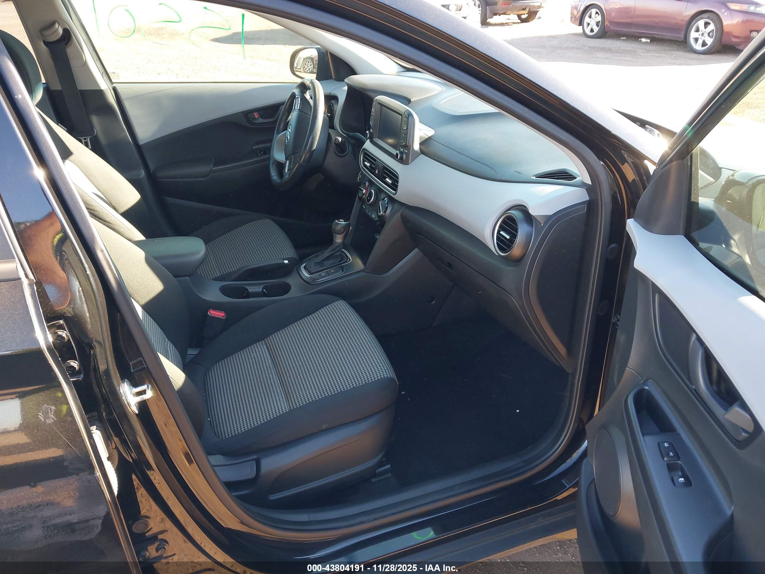 HYUNDAI KONA image 5