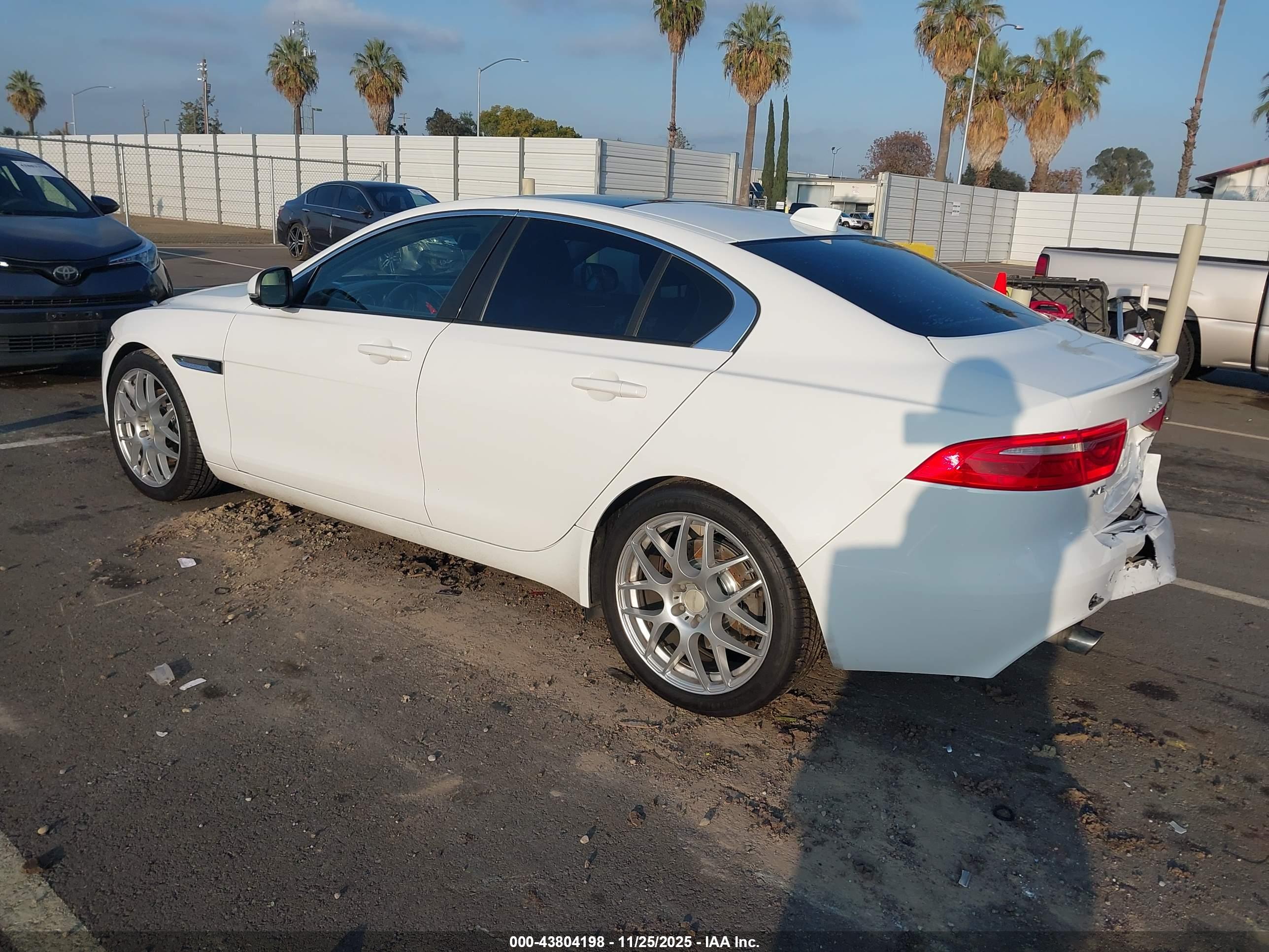 JAGUAR XE image 3
