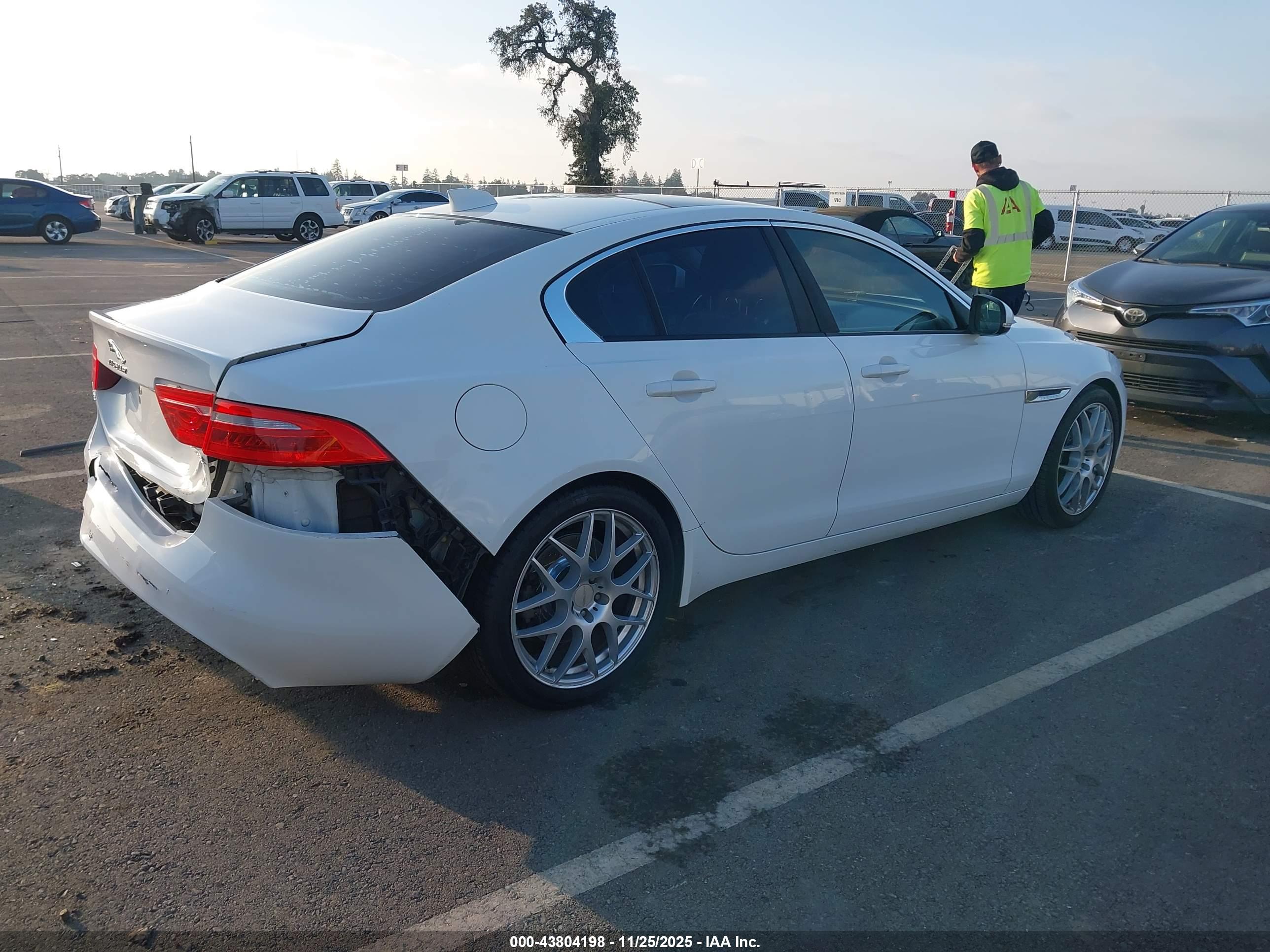 JAGUAR XE image 4