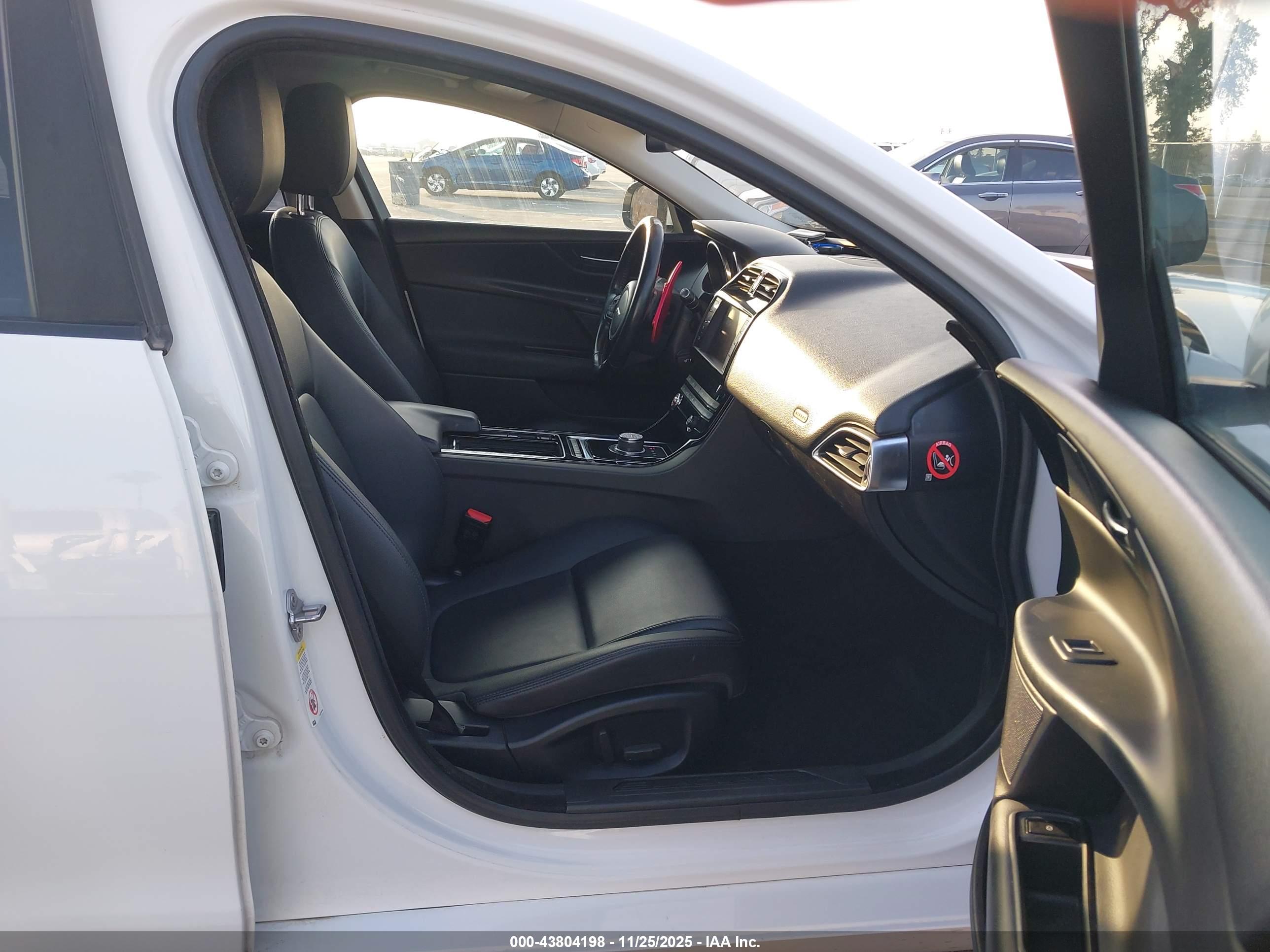 JAGUAR XE image 5