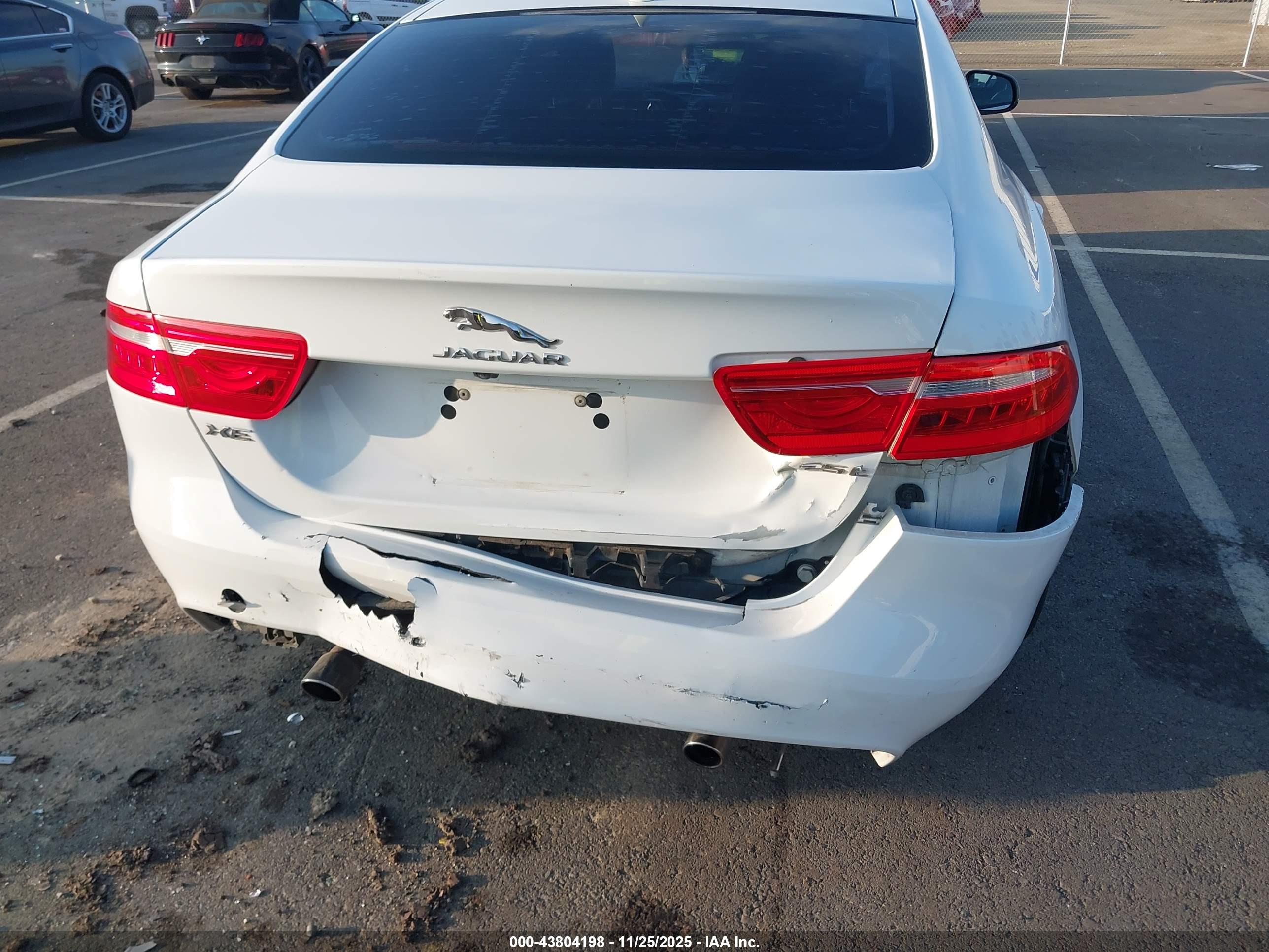 JAGUAR XE image 6