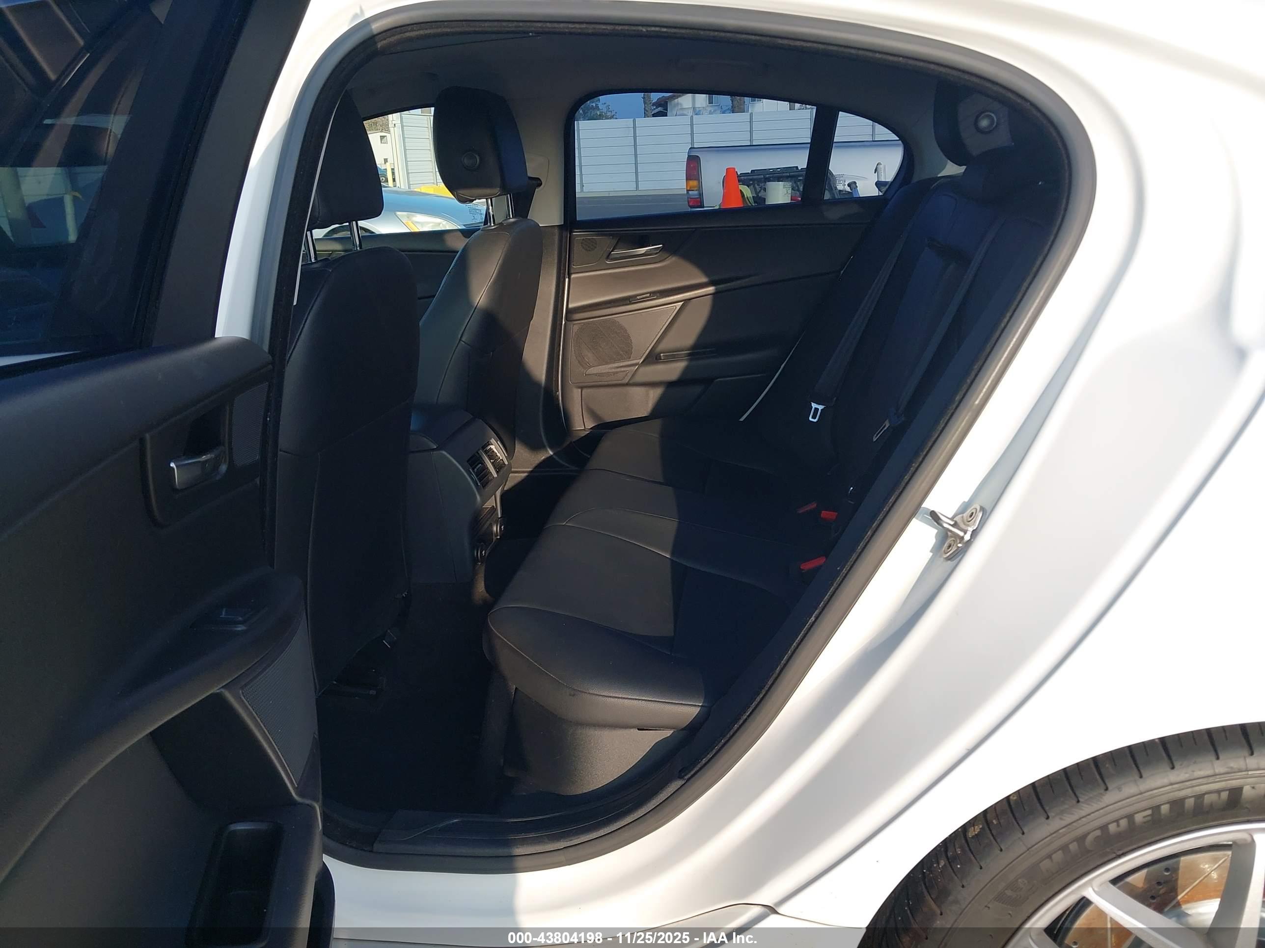 JAGUAR XE image 8