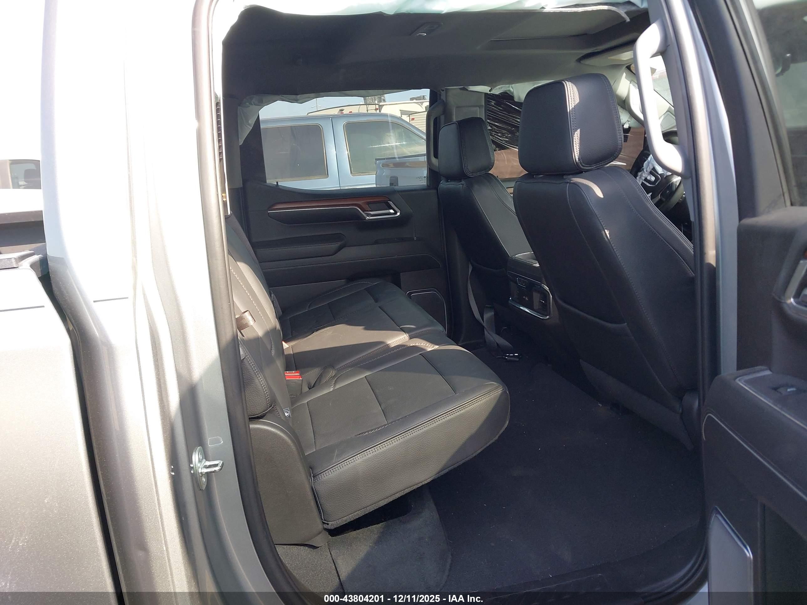 GMC SIERRA image 8