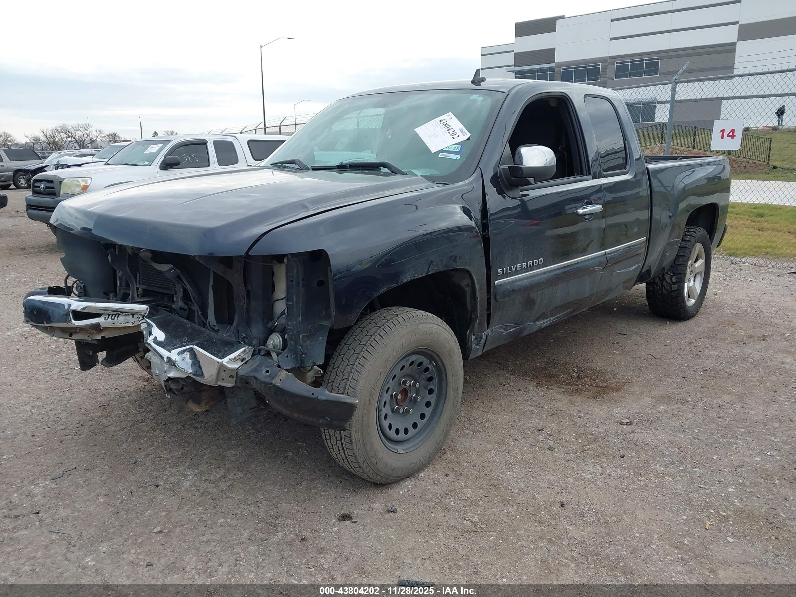 CHEVROLET SILVERADO image 2
