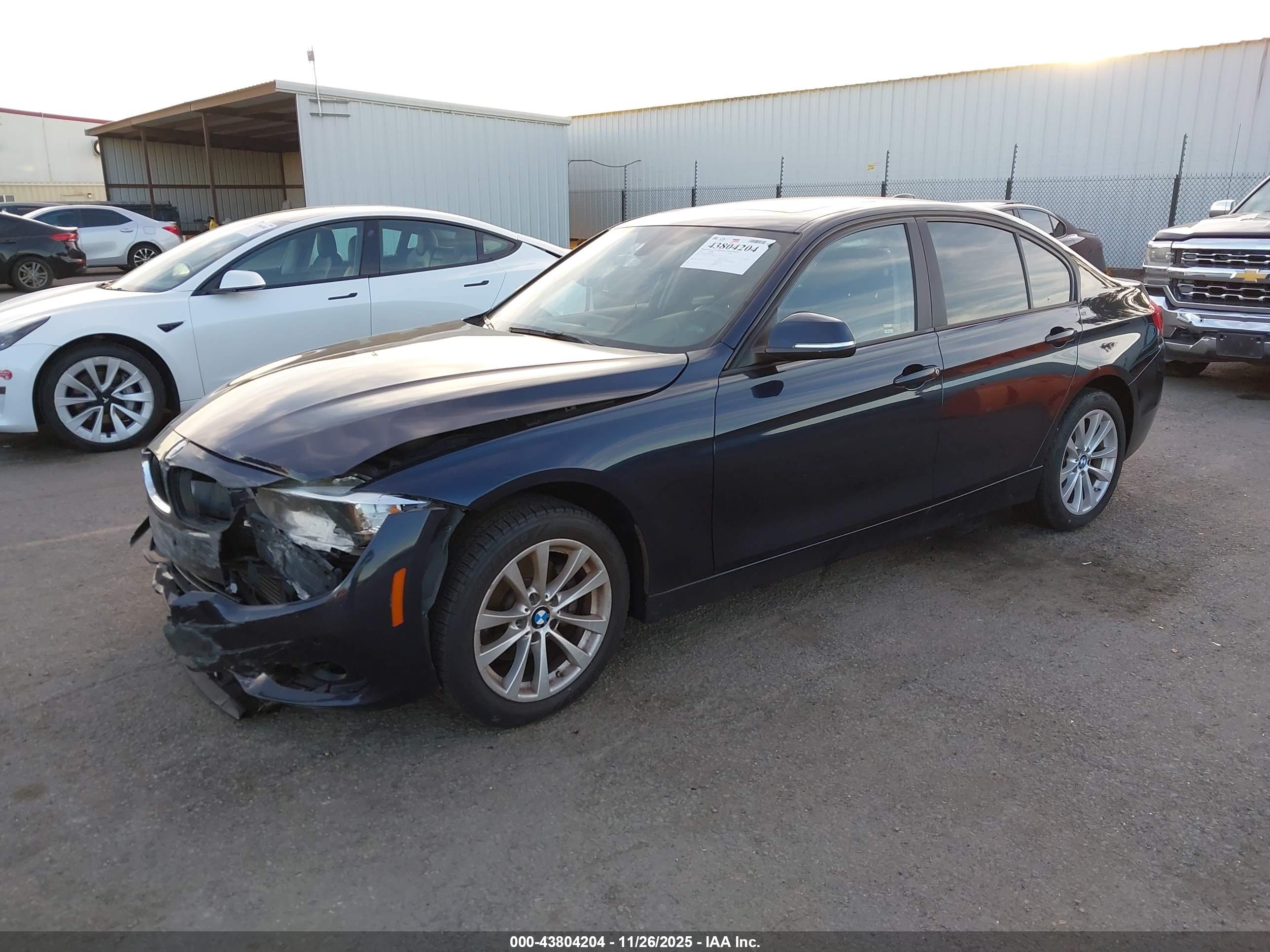 BMW 320I image 2