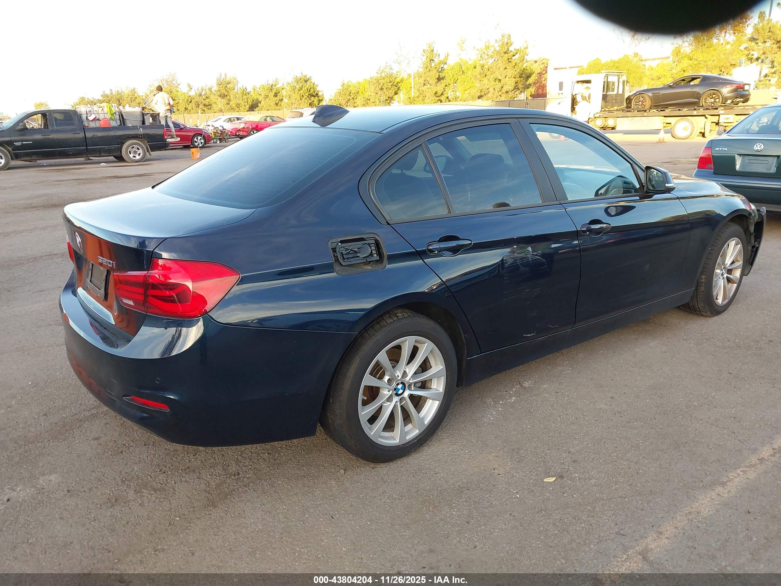 BMW 320I image 4